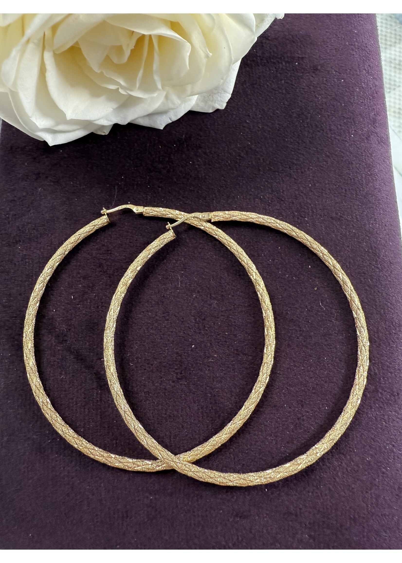 Geelgouden grote oorbellen gediamanteerd motief - 7 cm doorsnee