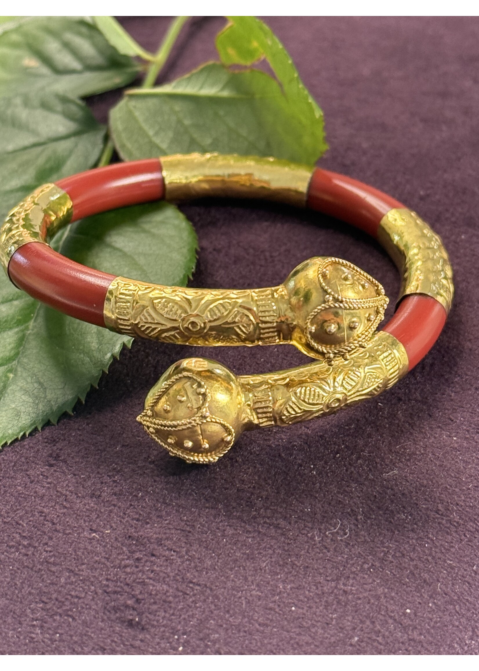 Geelgouden vintage  Surinaamse boei armband met goud