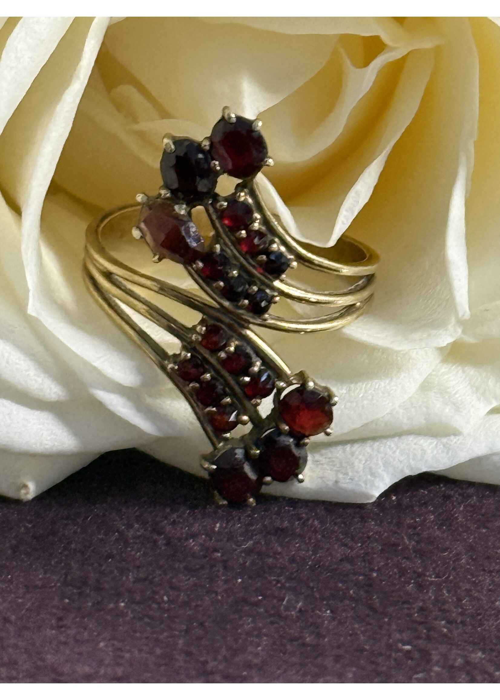 Vintage & Occasion Geelgouden ring met granaat - maat  18