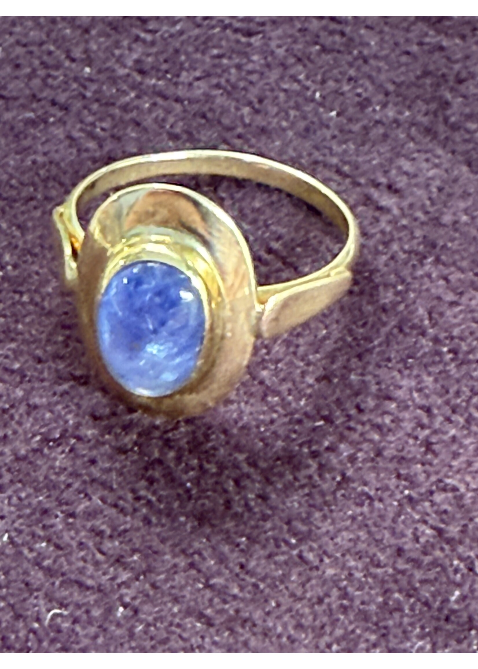 Vintage & Occasion Geelgouden ring met lavendel kleurige edelsteen - maat 15.5