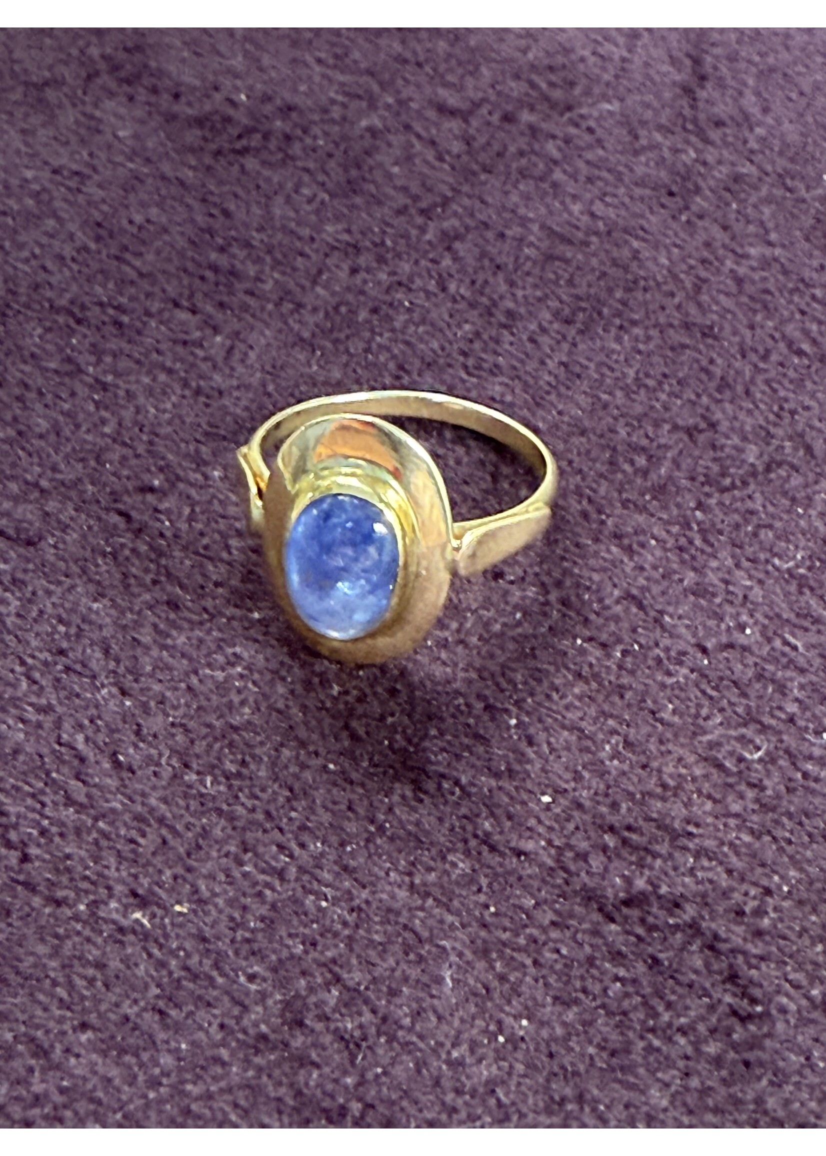 Vintage & Occasion Geelgouden ring met lavendel kleurige edelsteen - maat 15.5