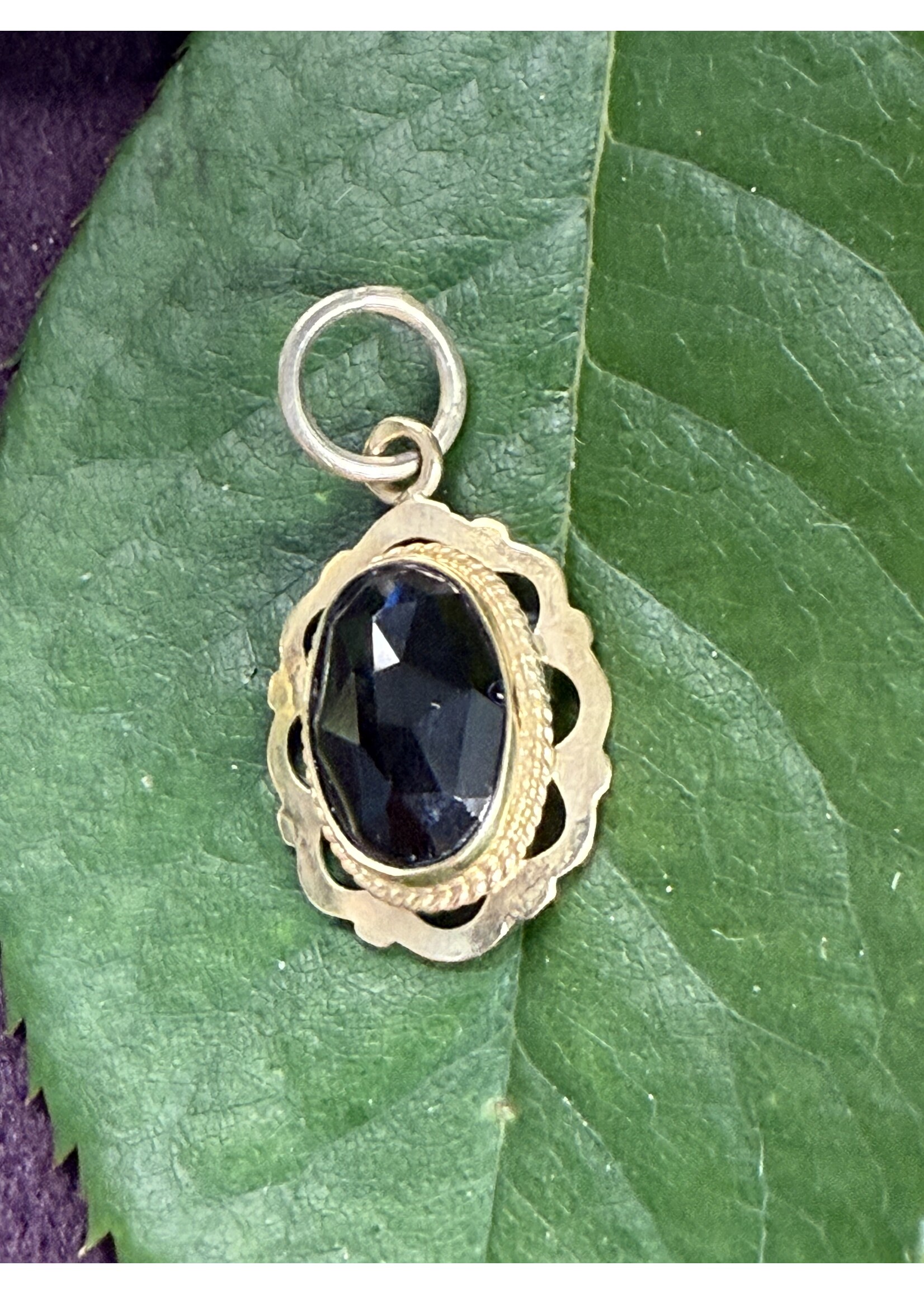 Vintage & Occasion Geelgouden 14k hanger met facet geslepen granaat