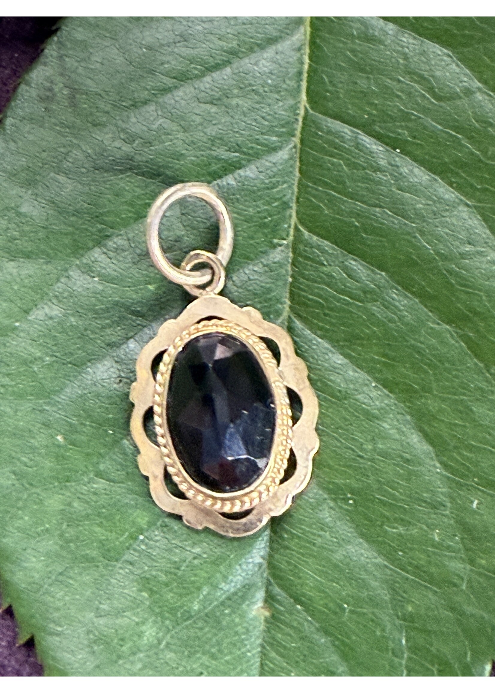 Vintage & Occasion Geelgouden 14k hanger met facet geslepen granaat