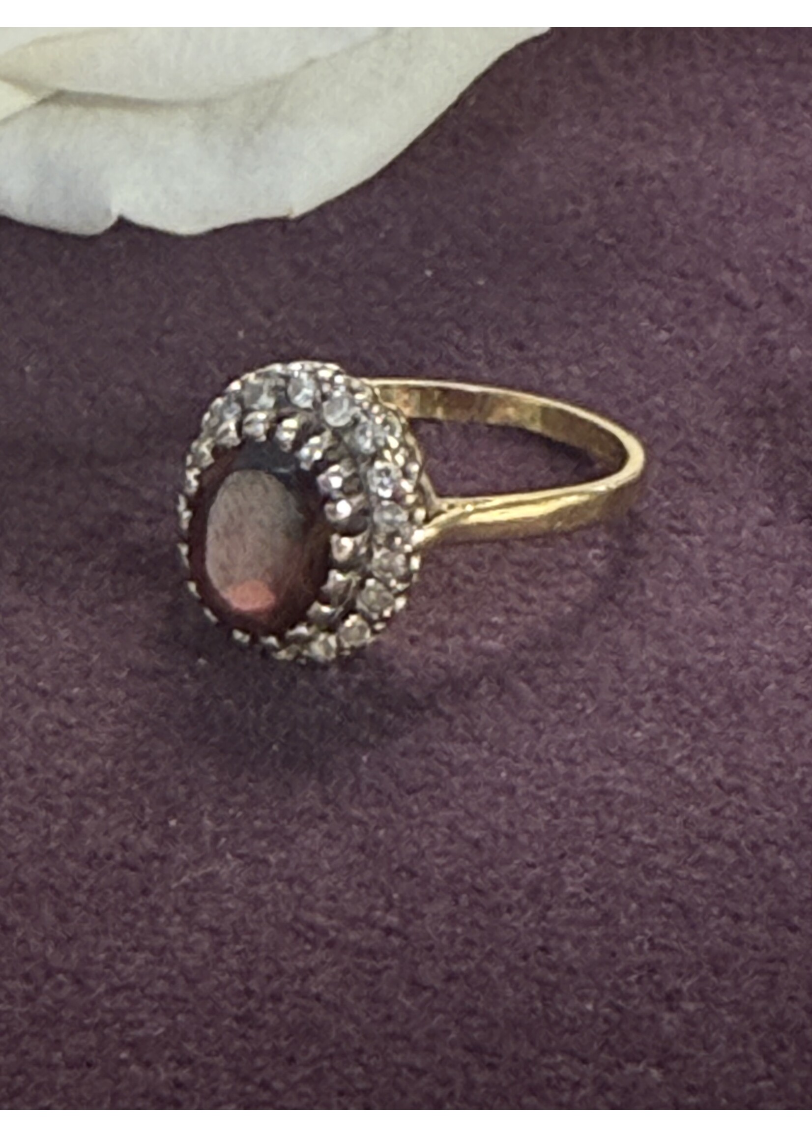 Vintage & Occasion Geelguuden ring met robijn - maat 17.5