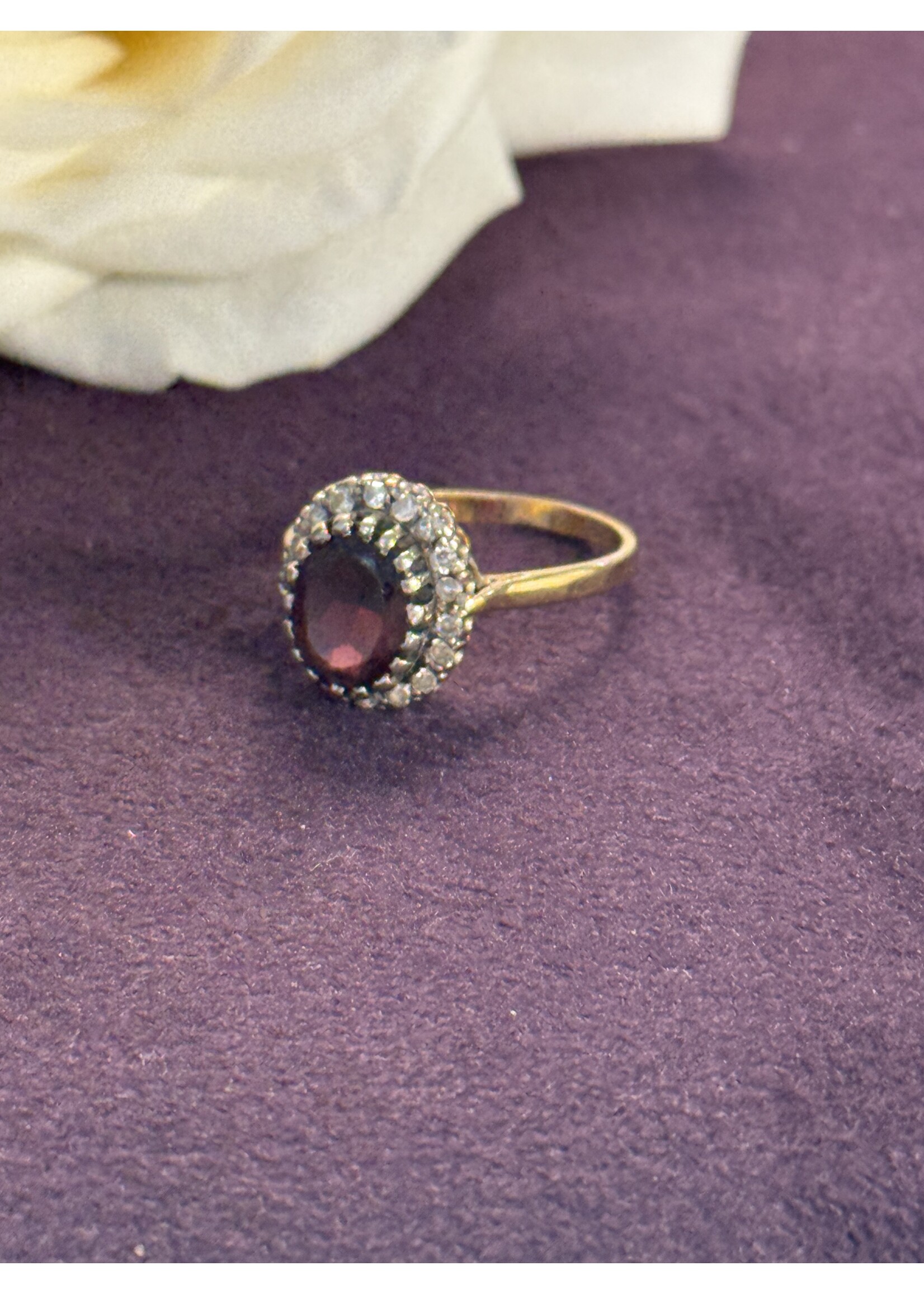 Vintage & Occasion Geelguuden ring met robijn - maat 17.5