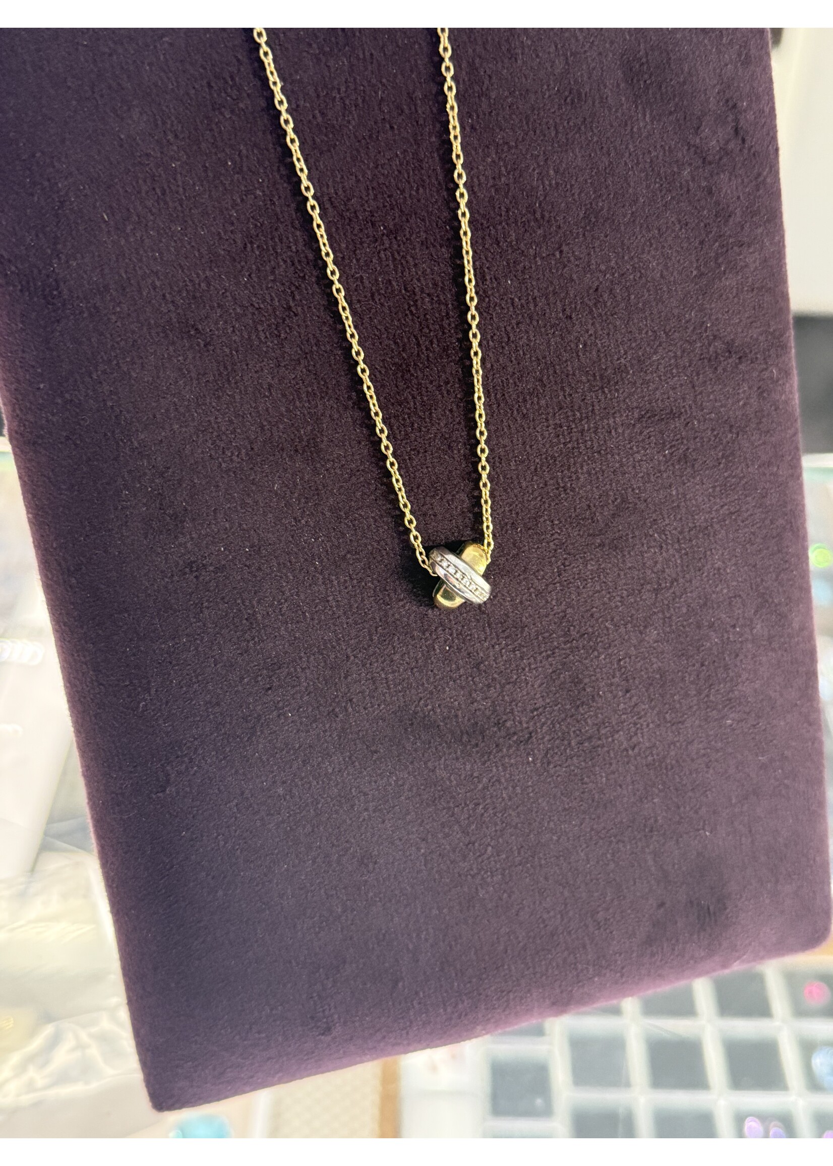 Vintage & Occasion Tirisi ketting met kruis