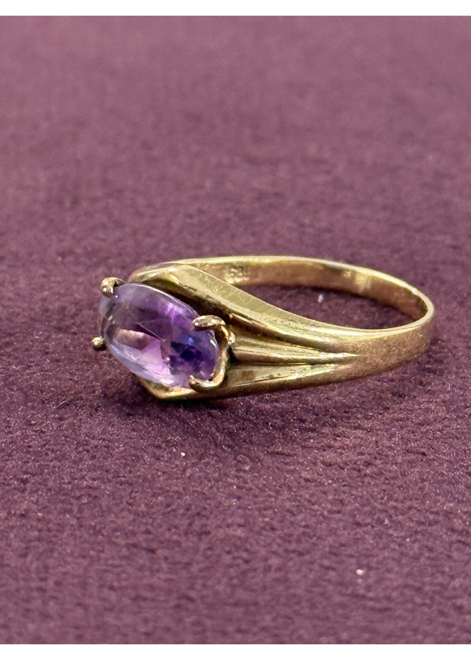 Vintage & Occasion Geelgouden ring met amethist - maat 19.5