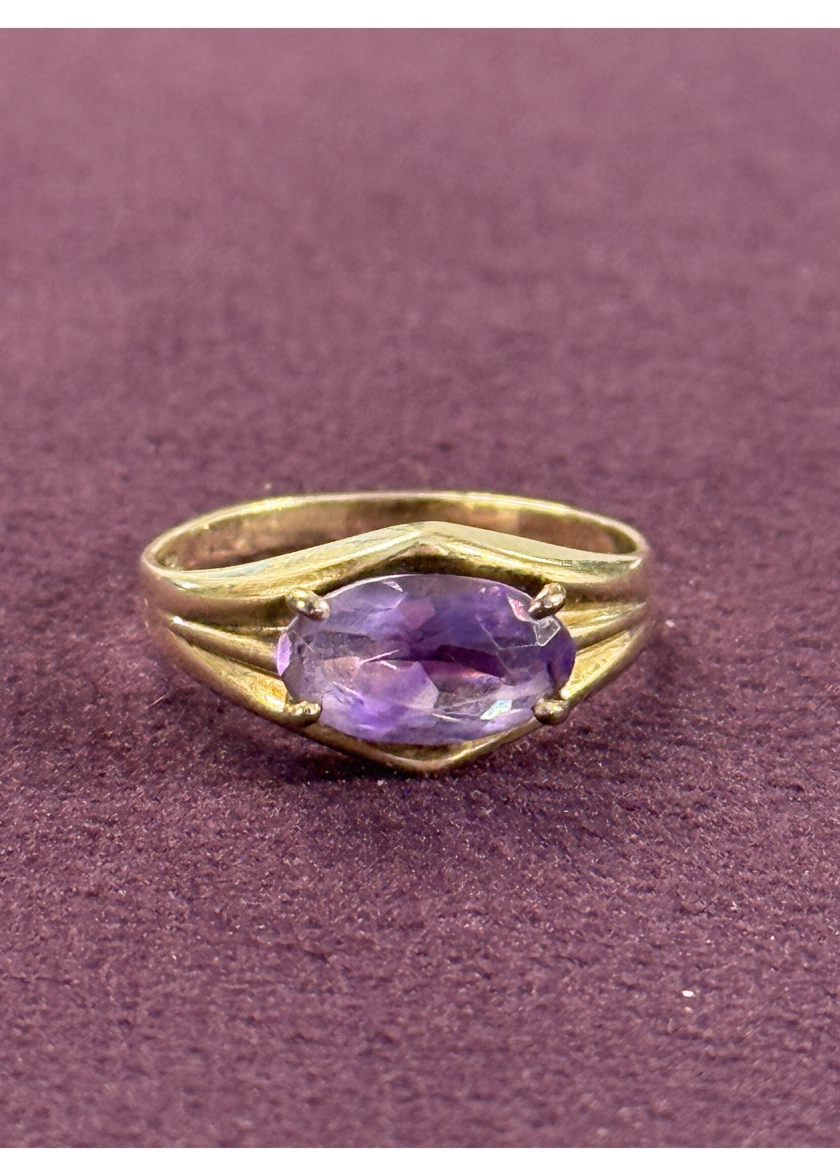Vintage & Occasion Geelgouden ring met amethist - maat 19.5