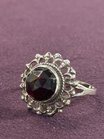 Vintage & Occasion Zilveren ring met facet geslepen granaat - maat 18