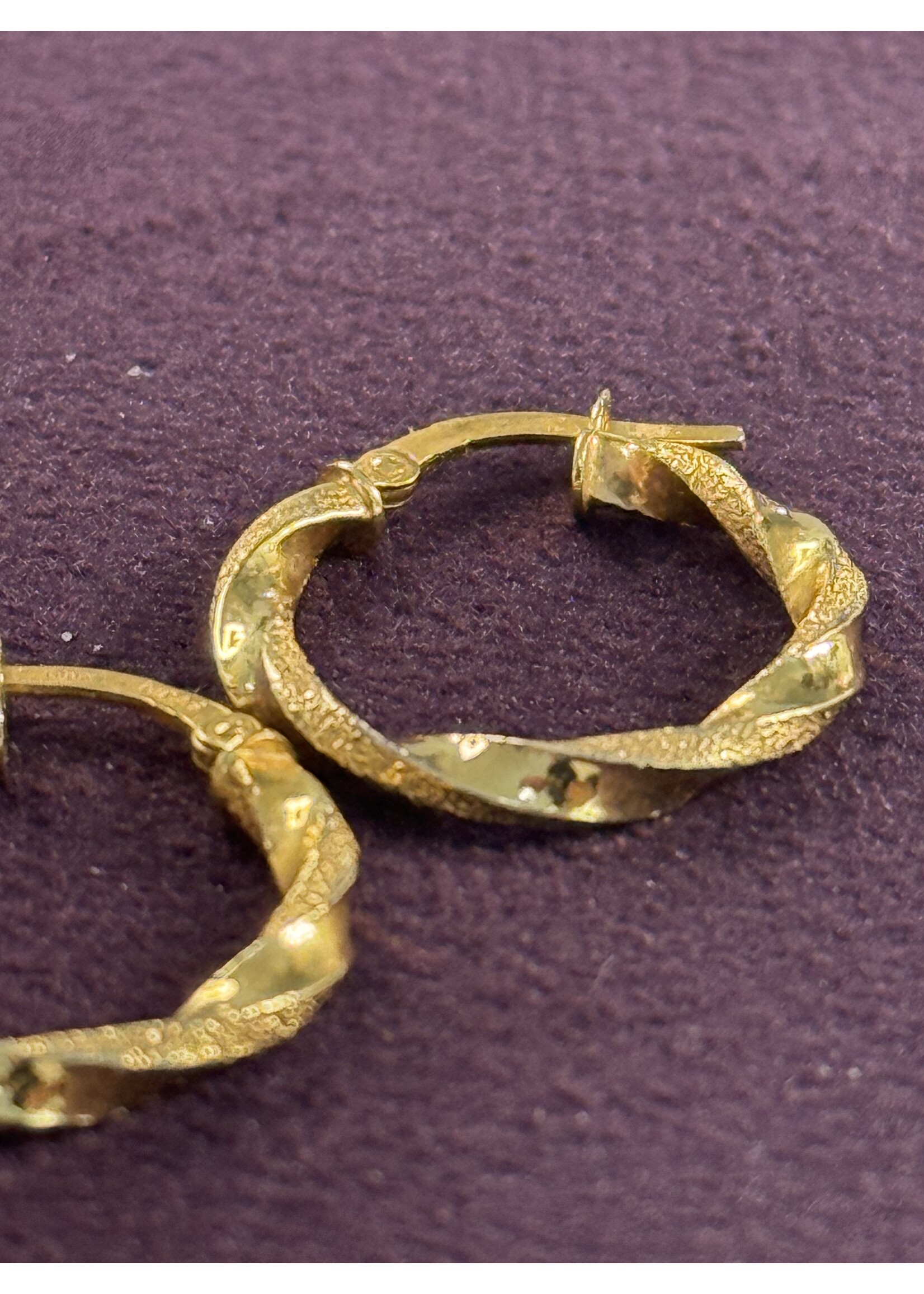 Vintage & Occasion Geelgouden 14 k wokkel oorringen