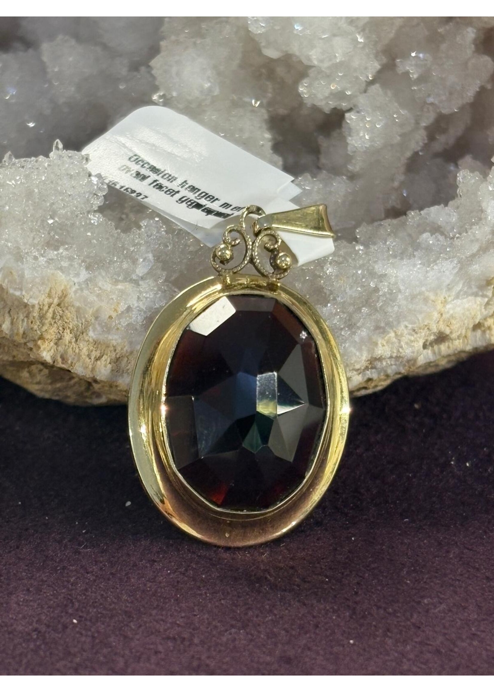 Vintage & Occasion Occasion hanger 14 karaat goud  met ovaal facet geslepen granaat