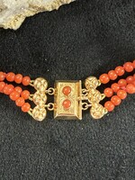 Vintage & Occasion Geelgouden collier met bloedkoraal