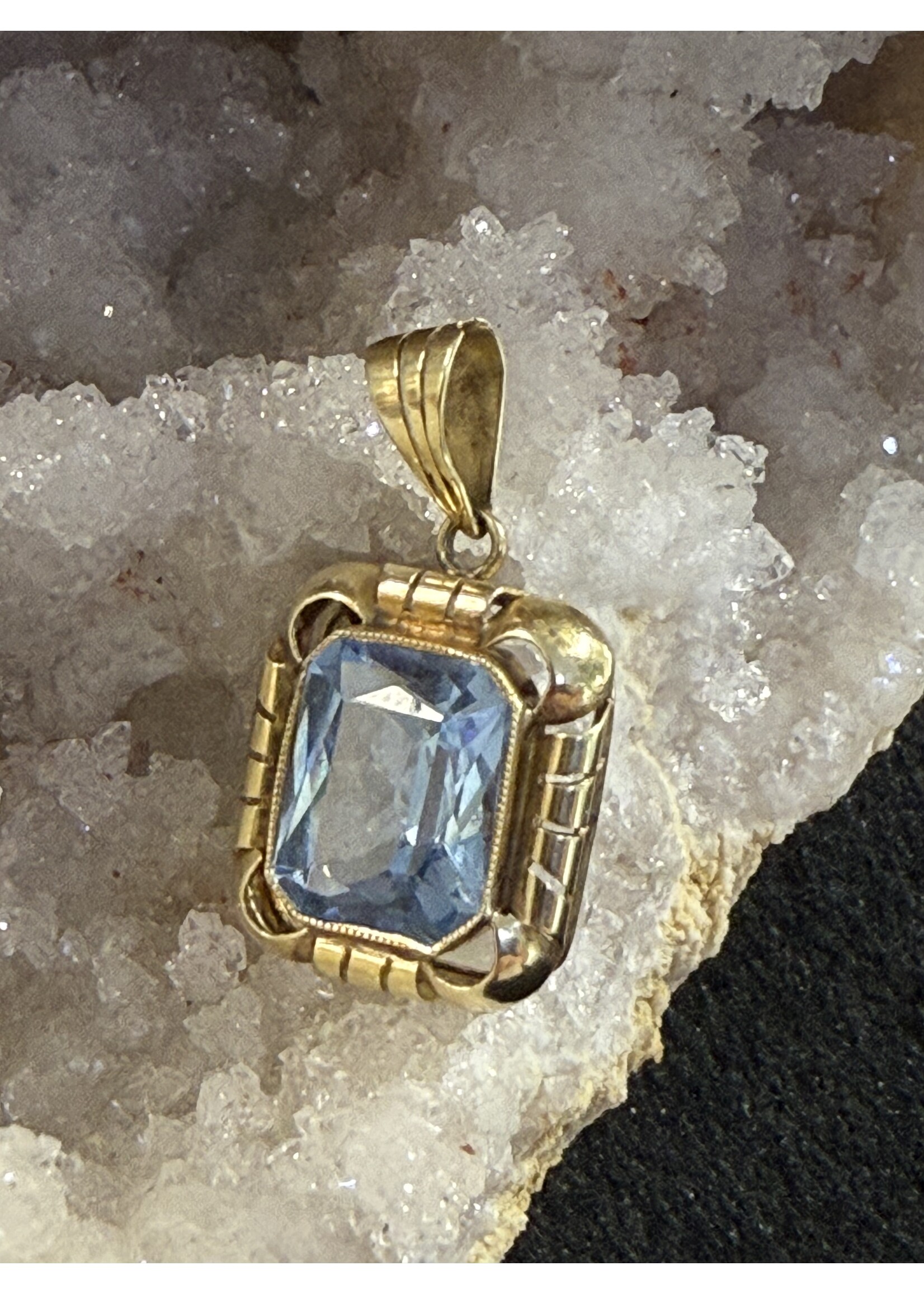 Vintage & Occasion Geelgouden hanger met blauwe topaas