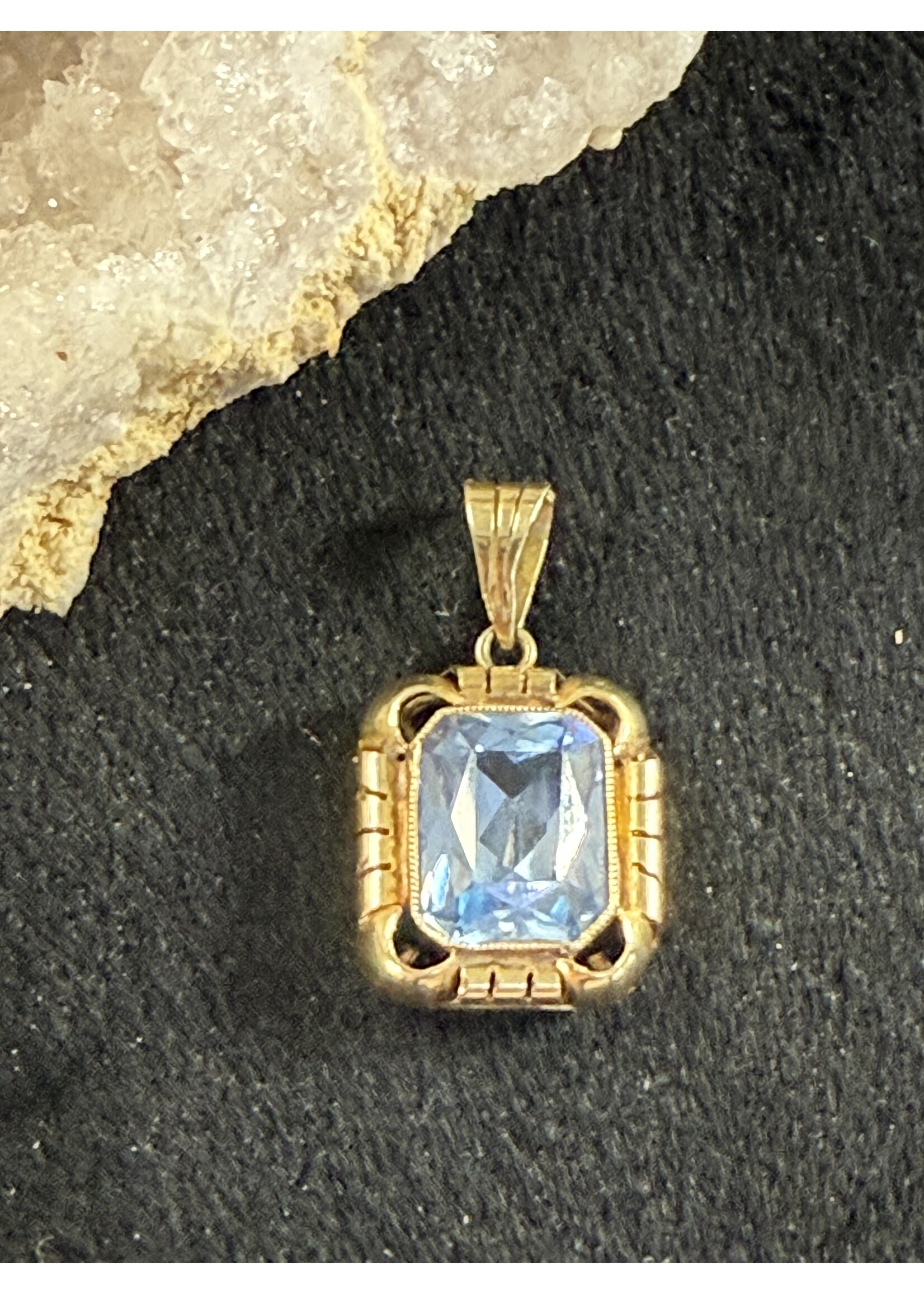 Vintage & Occasion Geelgouden hanger met blauwe topaas