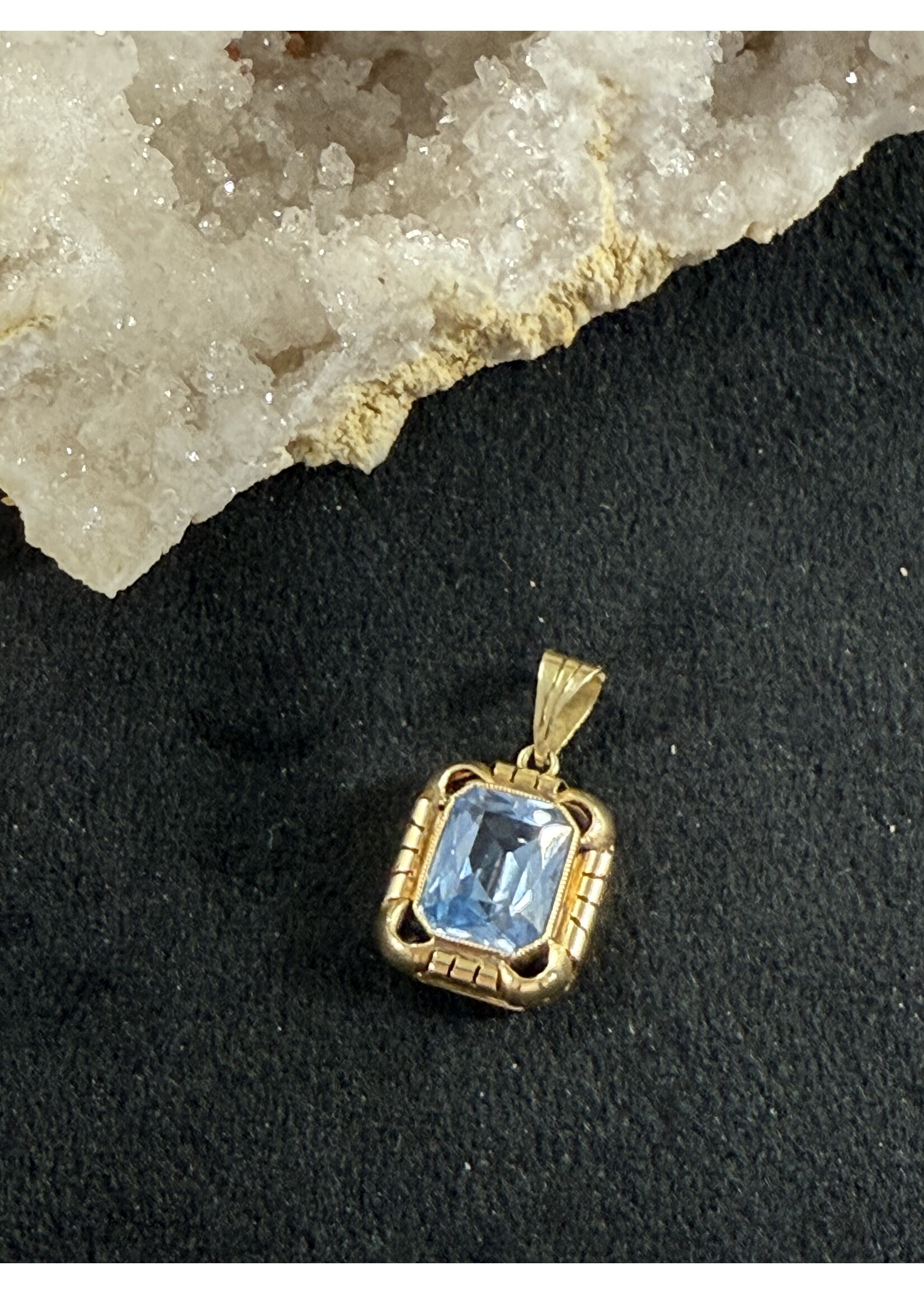 Vintage & Occasion Geelgouden hanger met blauwe topaas