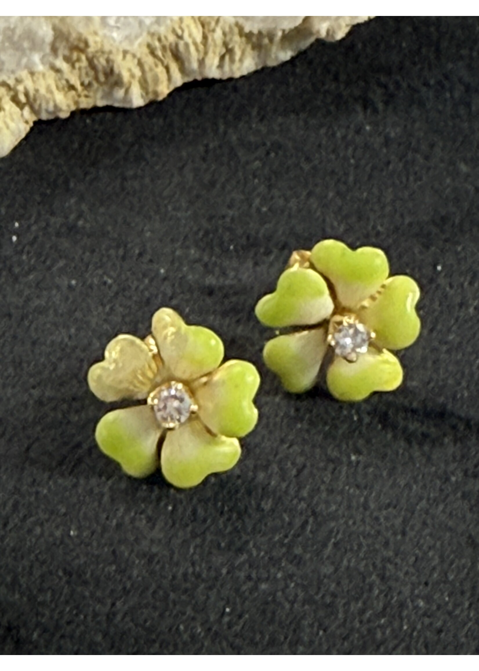 Vintage & Occasion Geelgouden 18k groene emaille bloem oorbellen met briljant