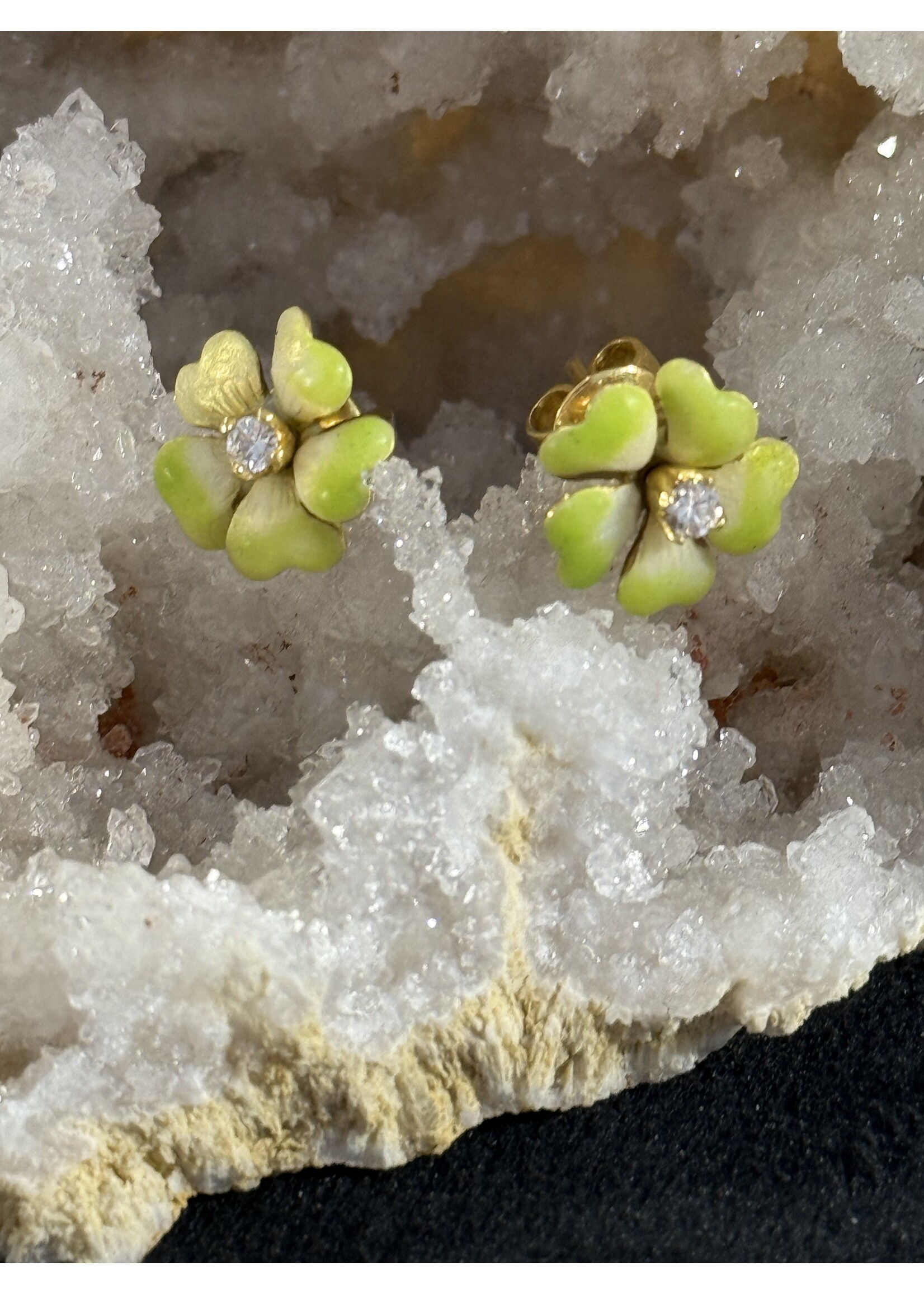 Vintage & Occasion Geelgouden 18k groene emaille bloem oorbellen met briljant