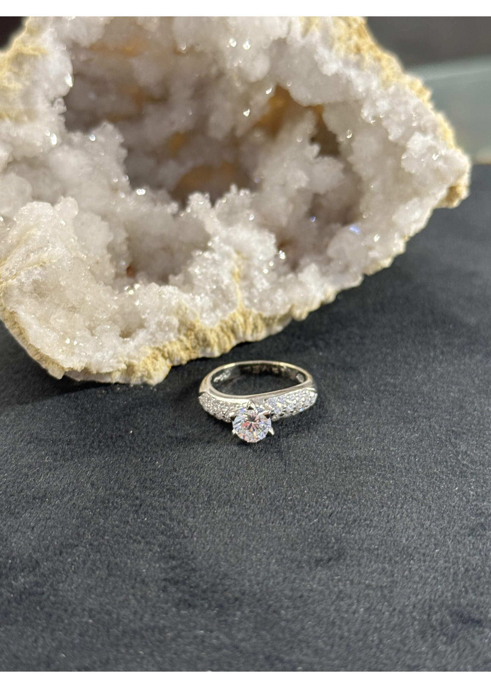 Vintage & Occasion Witgouden 18  met zirkonia - maat 17.5