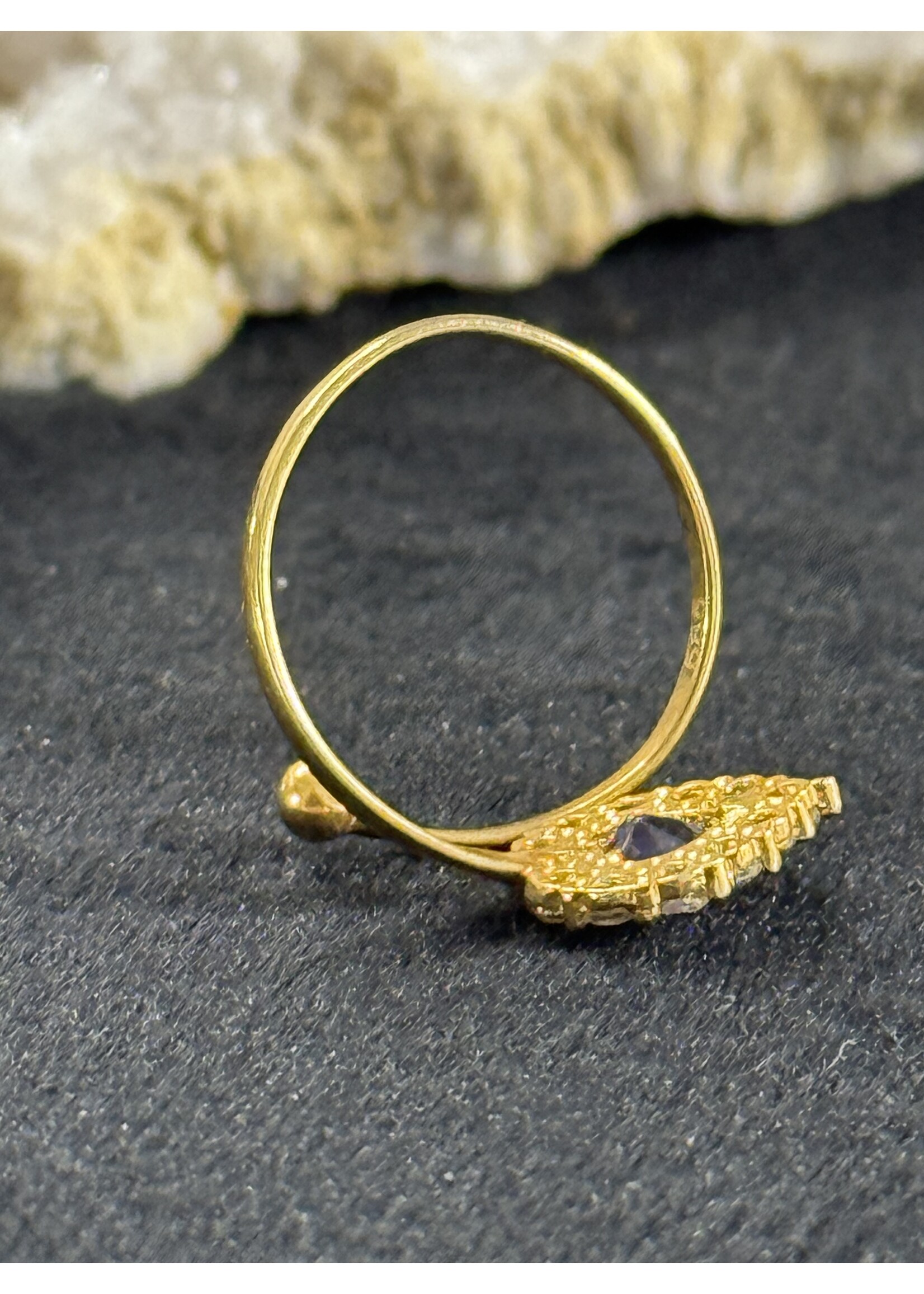 Vintage & Occasion Geelgouden kinderring met paars hart - maat 14