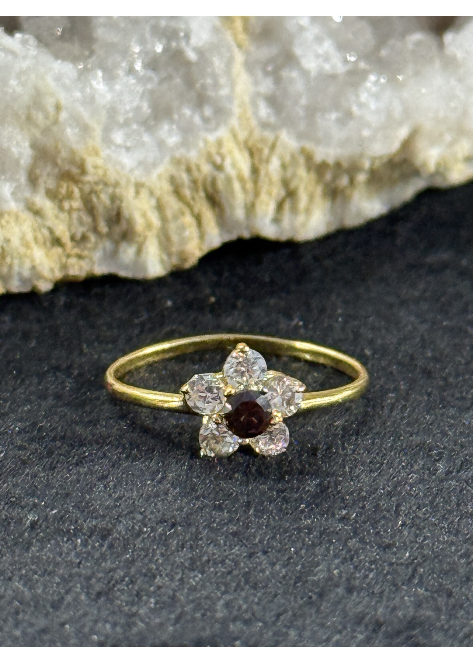 Vintage & Occasion Geelgouden kinder ring met bloem  - maat 13.5