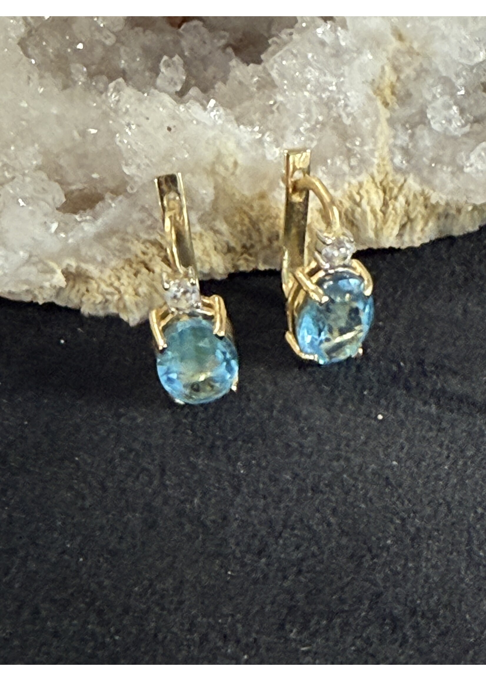 Vintage & Occasion Bicolor 14k  oorbellen met topaas en zirkonia