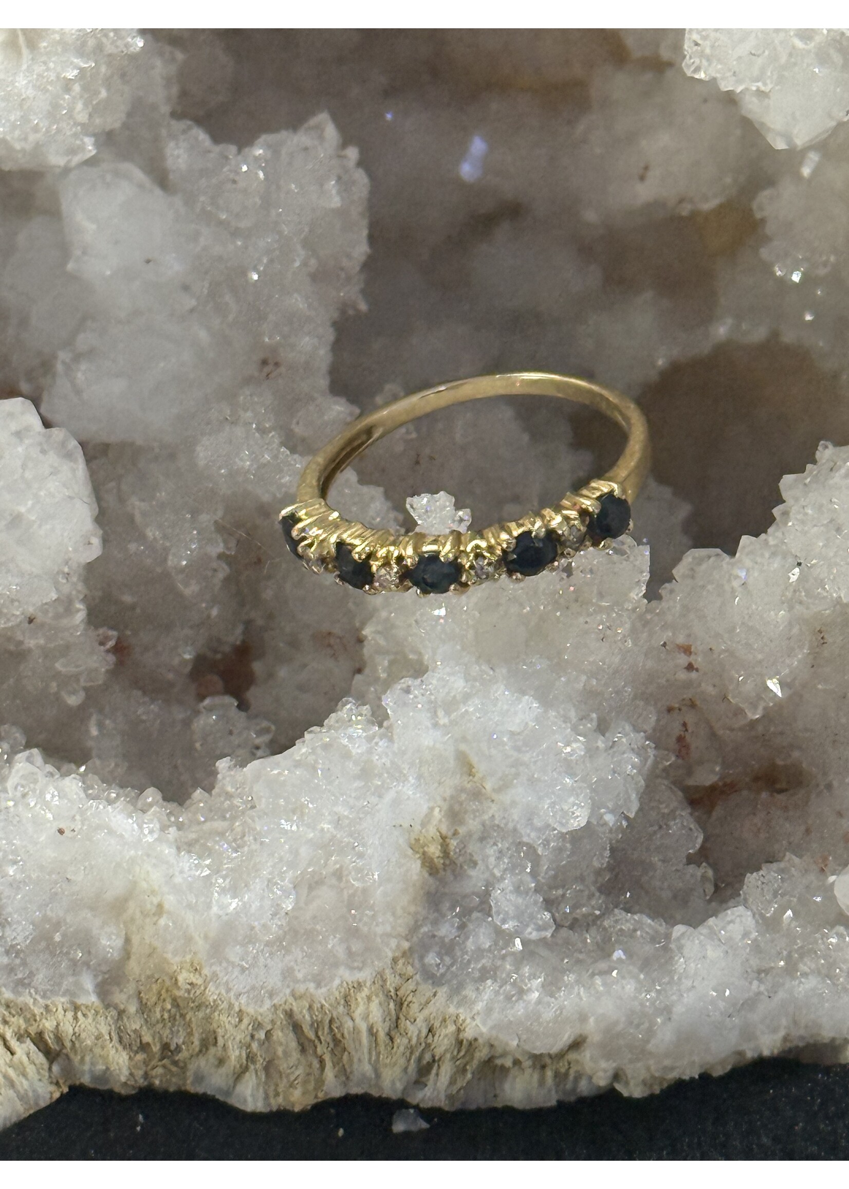 Vintage & Occasion Geelgouden 18k rij ring met saffier en briljant - maat 16.5