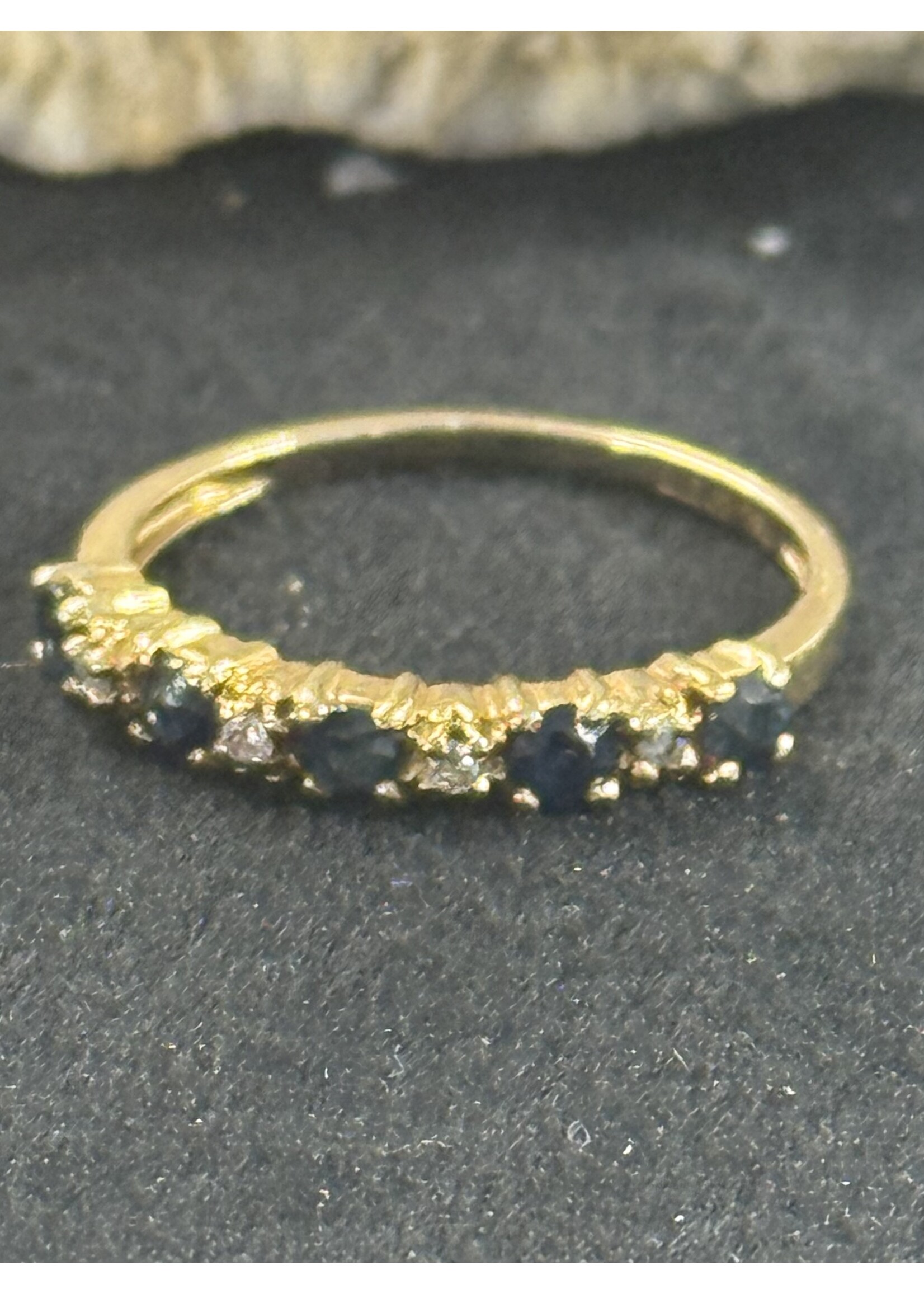 Vintage & Occasion Geelgouden 18k rij ring met saffier en briljant - maat 16.5