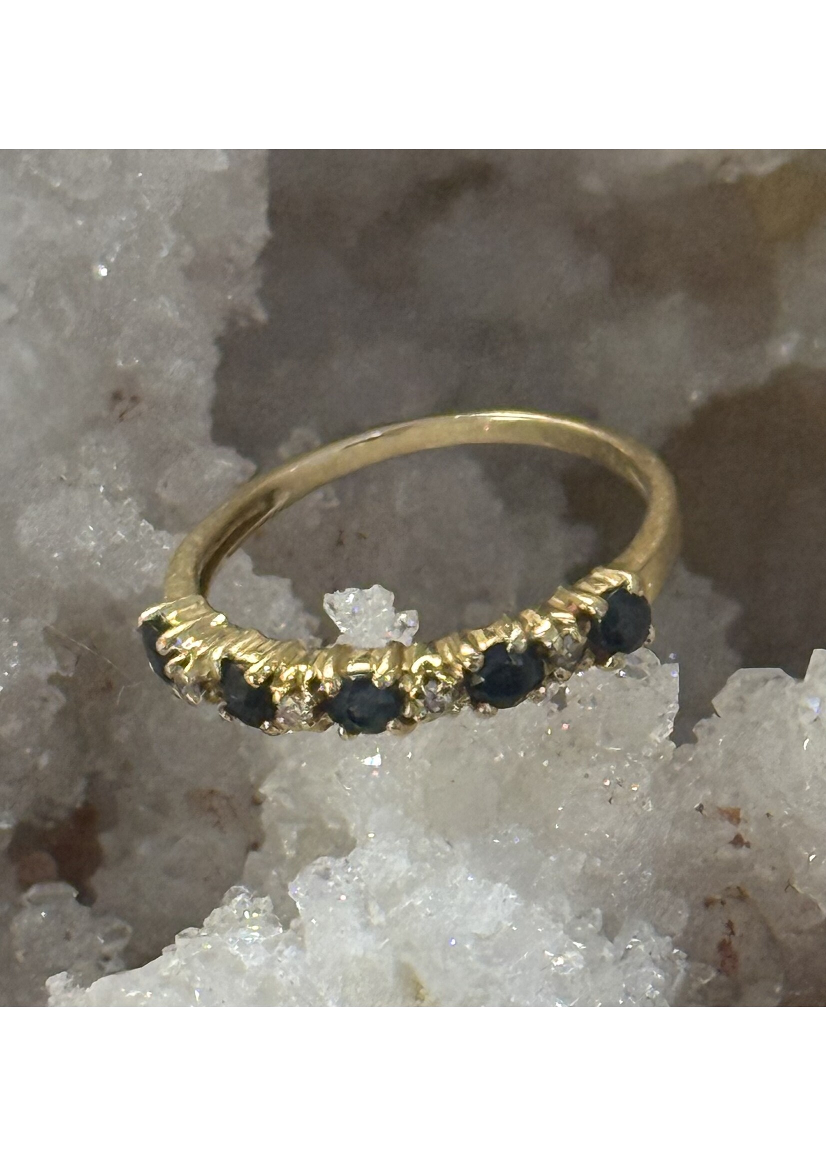 Vintage & Occasion Geelgouden 18k rij ring met saffier en briljant - maat 16.5