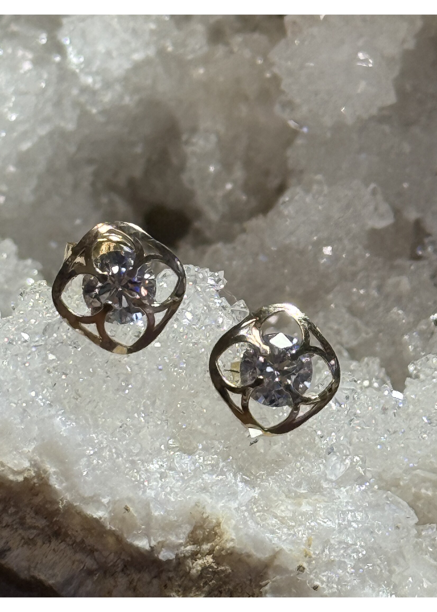 Cataleya jewels Geelgouden Oorknoppen in Bloemvorm met Zirkonia | 14 Karaat