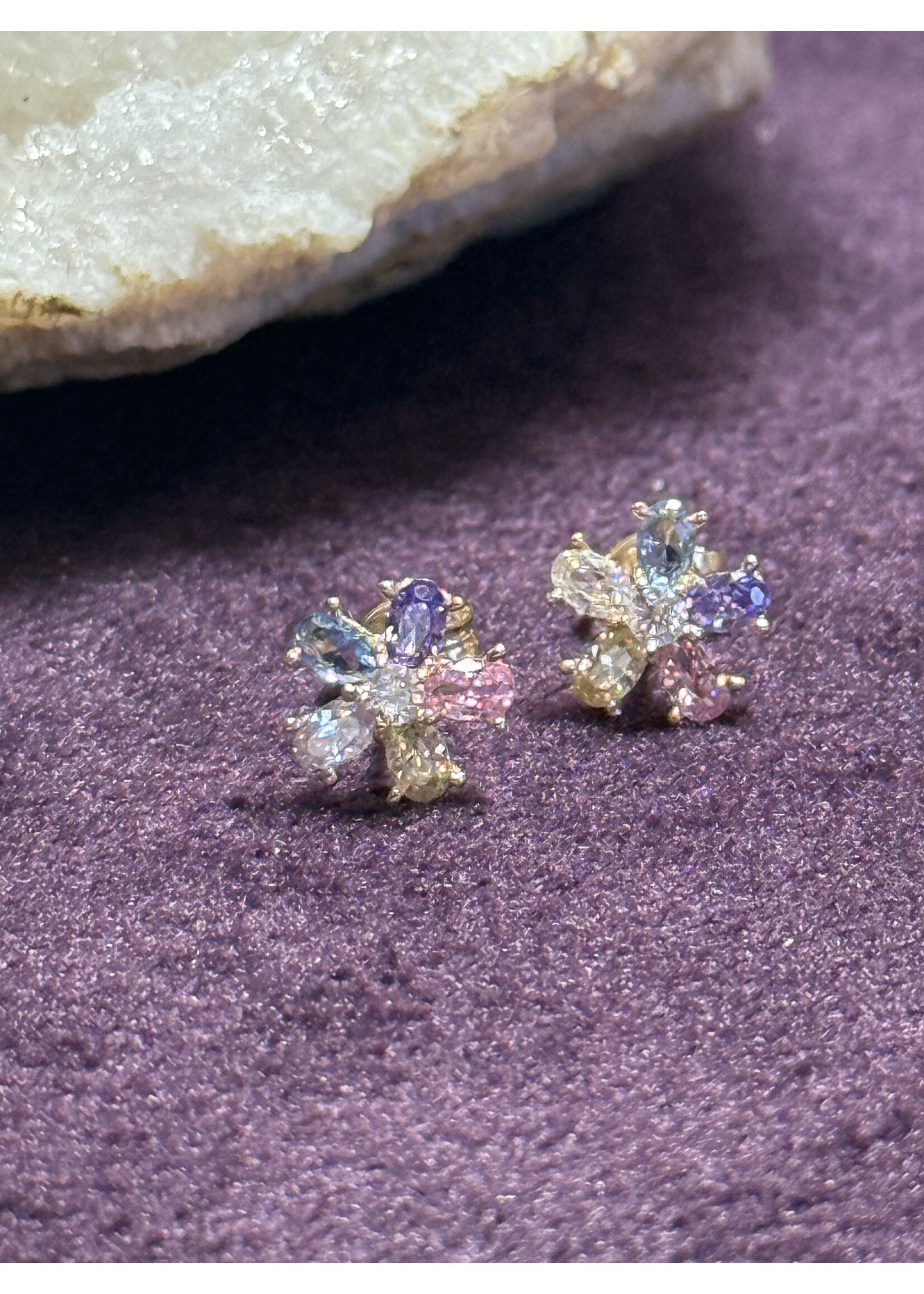 Cataleya jewels Geelgouden 14k oorknoppen bloem met kleurtjes zirkonia