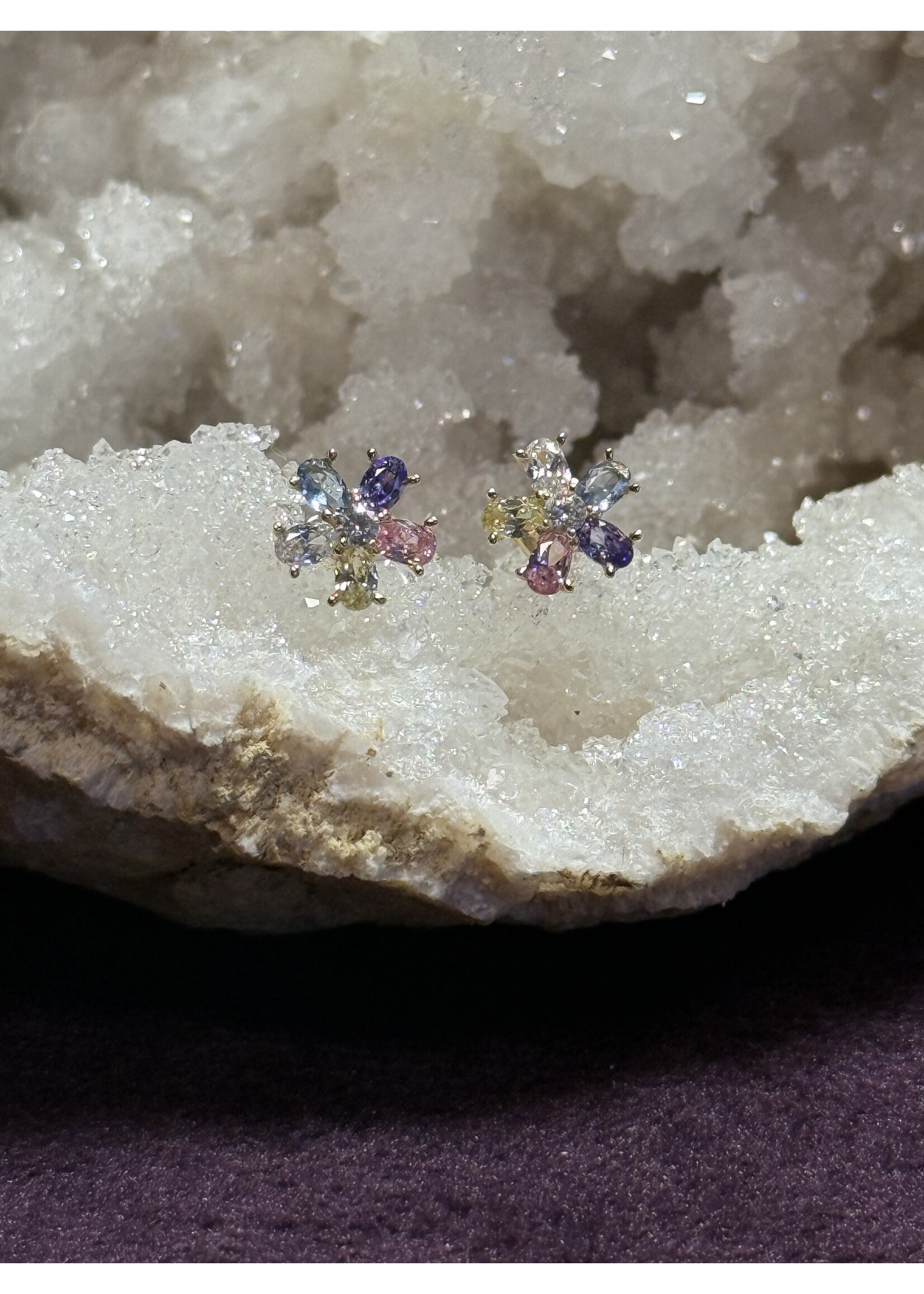 Cataleya jewels Geelgouden 14k oorknoppen bloem met kleurtjes zirkonia