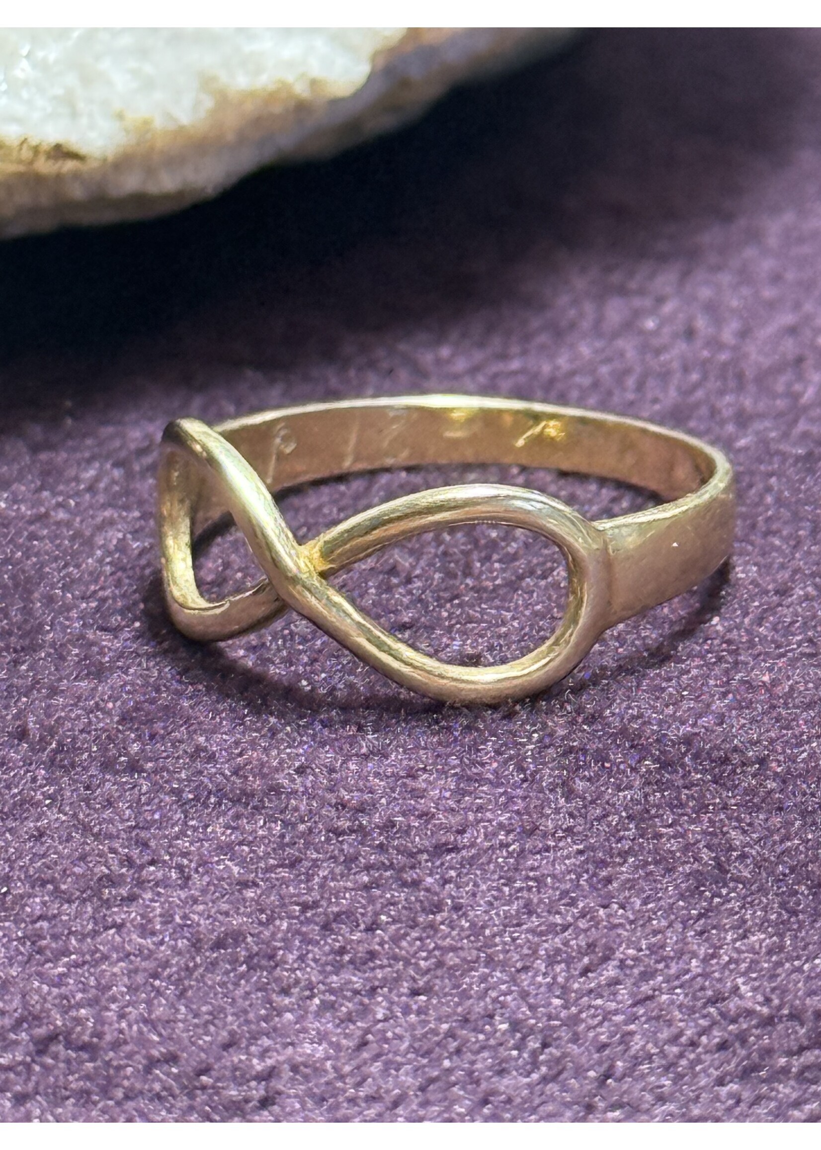 Vintage & Occasion Geelgouden 14 k  ring infinty - maat 17.5