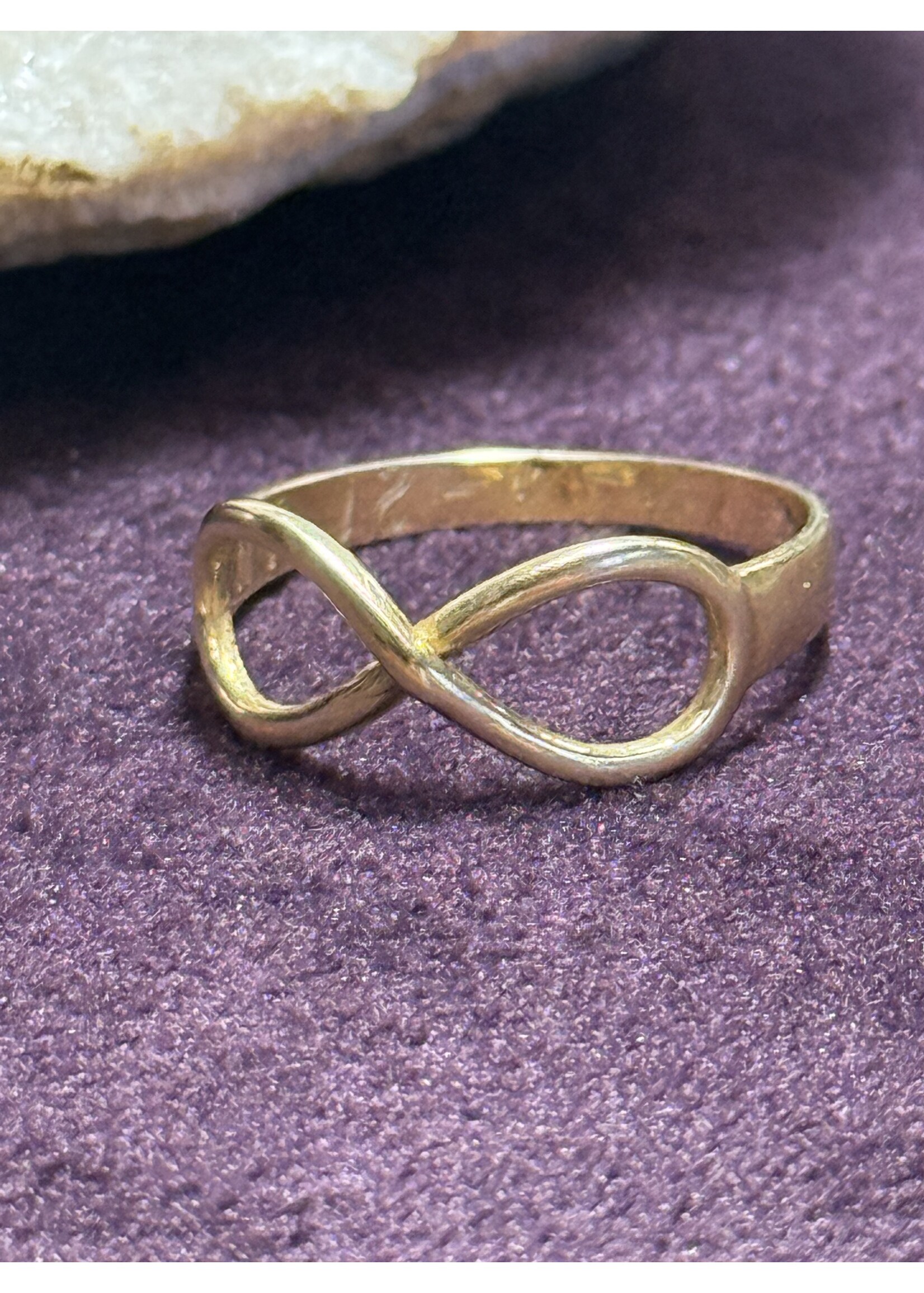Vintage & Occasion Geelgouden 14 k  ring infinty - maat 17.5