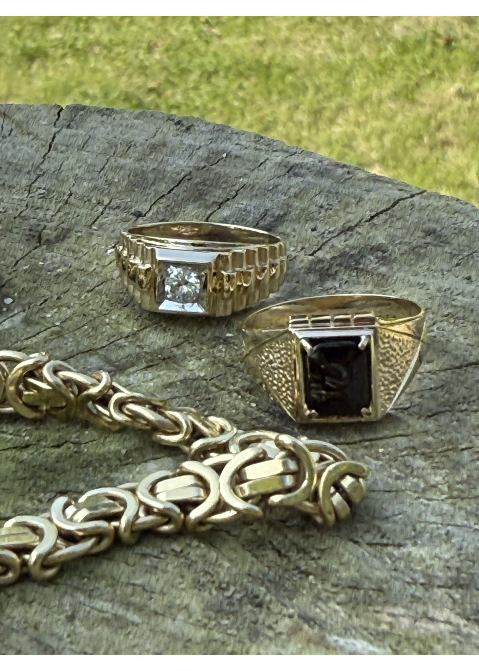 Vintage & Occasion 8k Geelgouden Zegelring BWG met Granaat – Maat 19