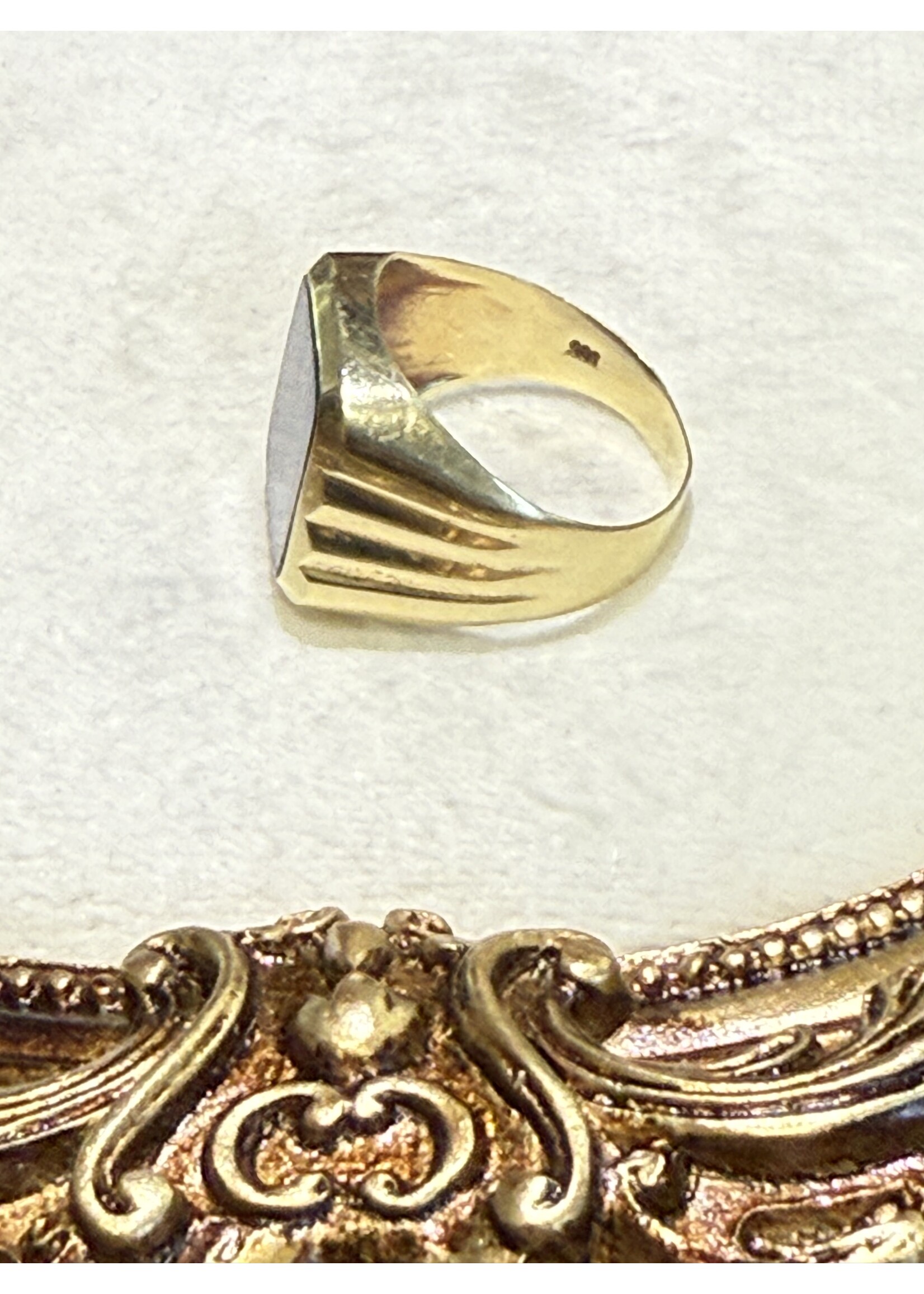 Vintage & Occasion Geelgouden ring 14k met blauwe steen - maat 19