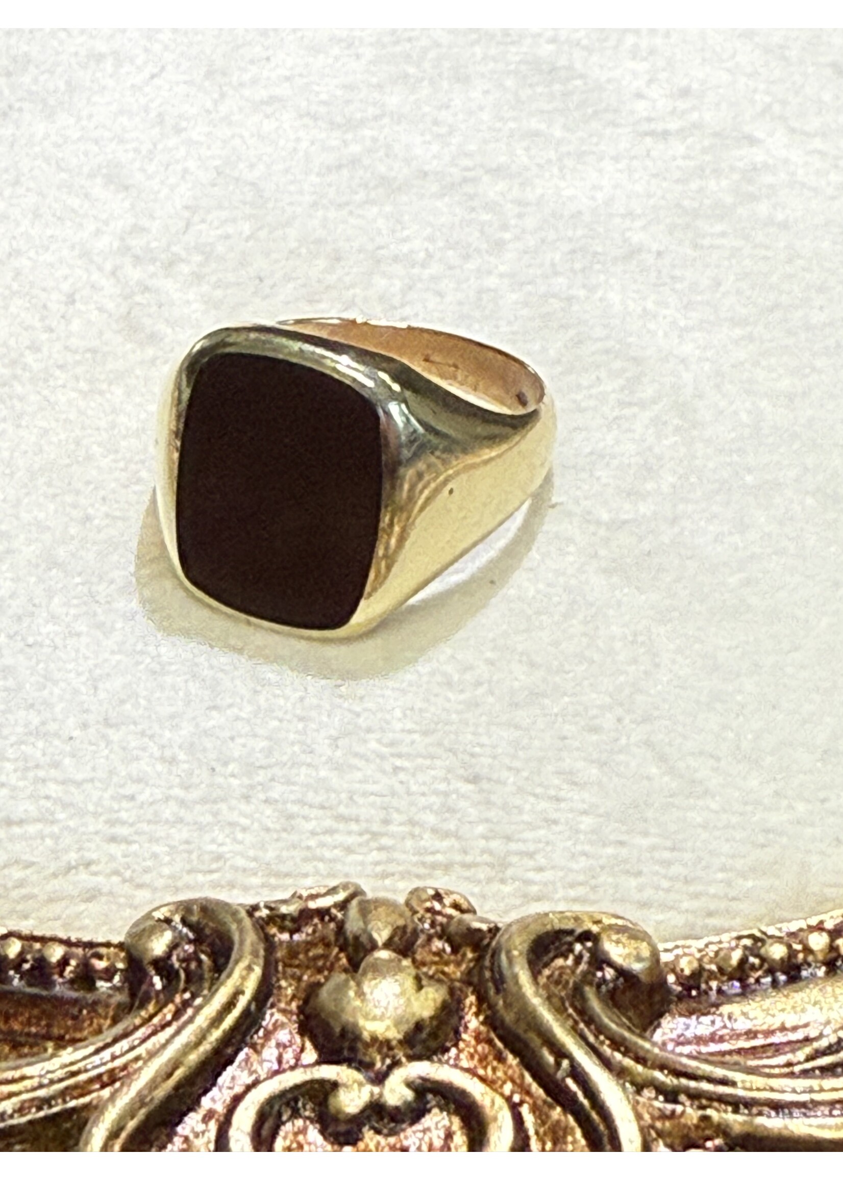 Vintage & Occasion Geelgouden zegelring met rode bruine steen - maat 19