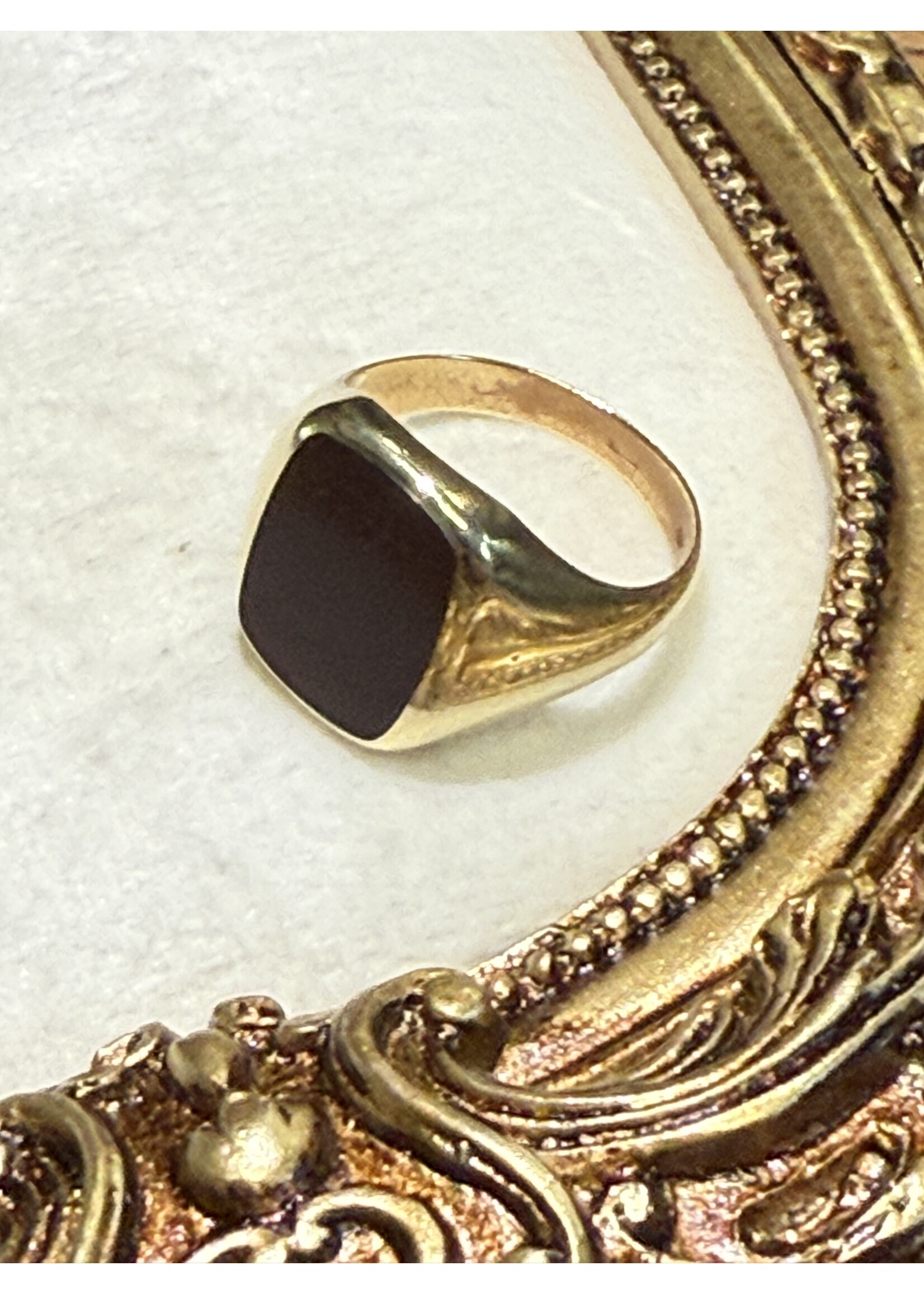 Vintage & Occasion Geelgouden zegelring met rode bruine steen - maat 19