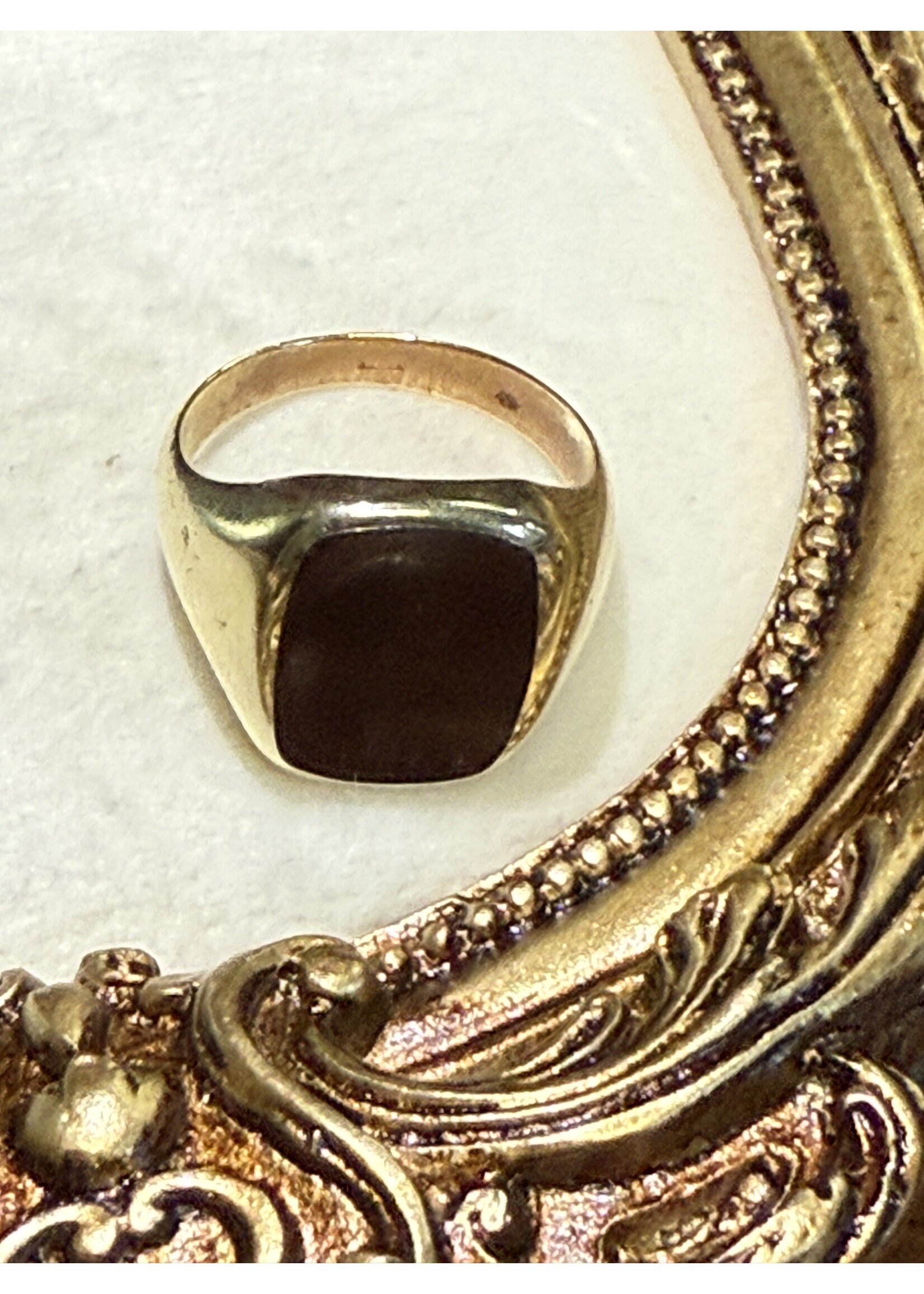 Vintage & Occasion Geelgouden zegelring met rode bruine steen - maat 19