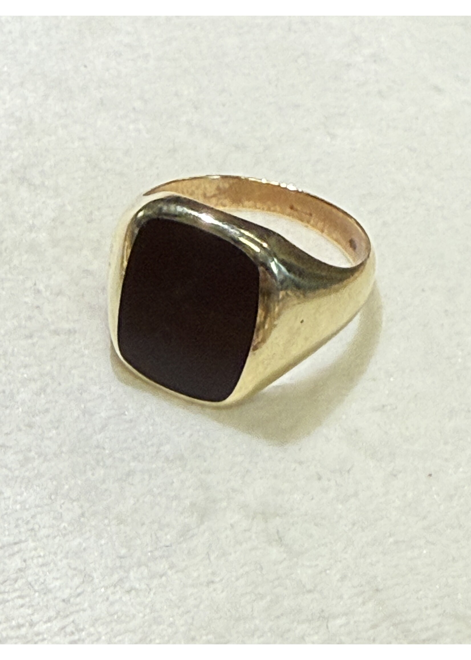 Vintage & Occasion Geelgouden zegelring met rode bruine steen - maat 19