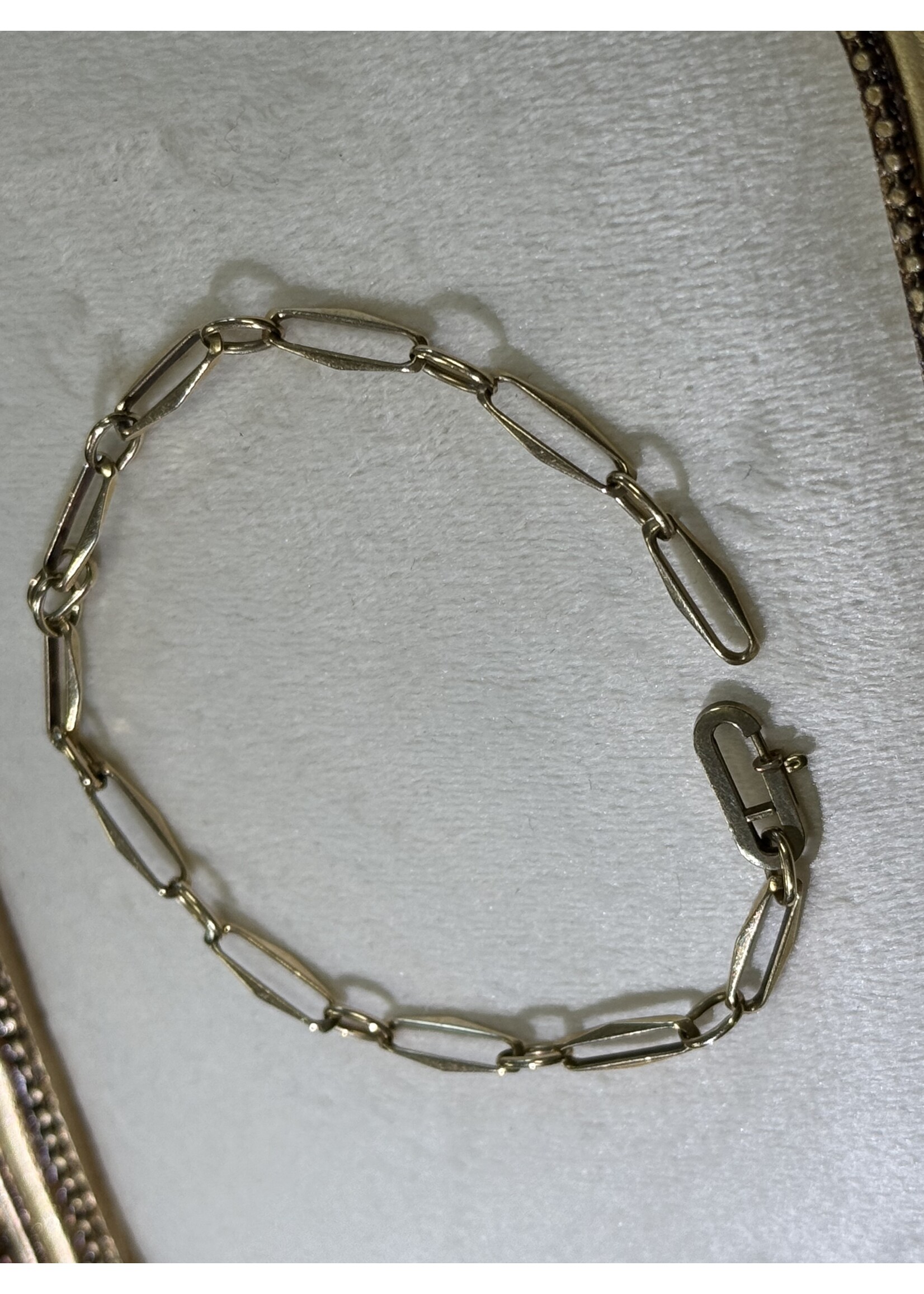 Vintage & Occasion Geelgouden 14 k  close for ever armband  - lengte 18 cm