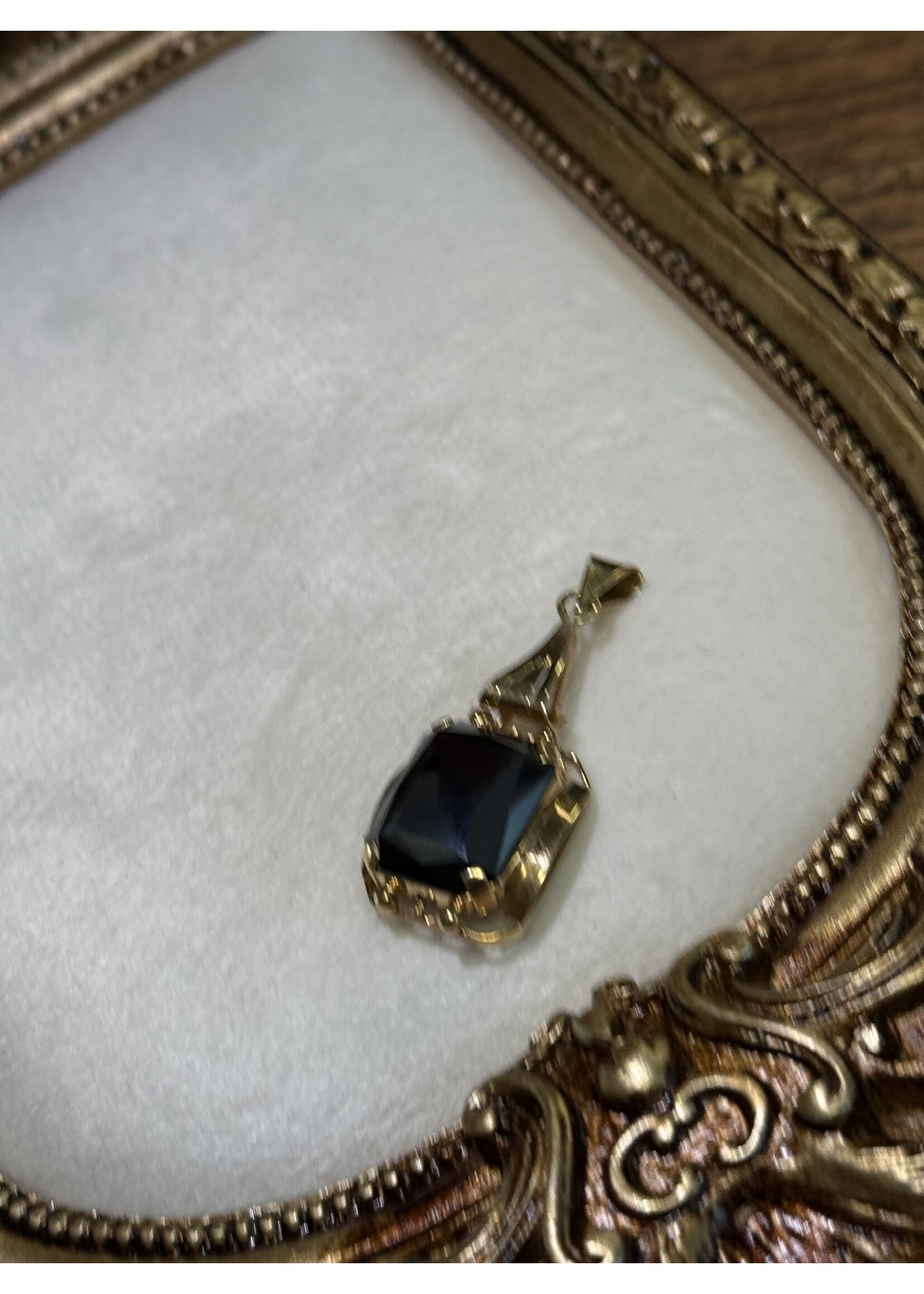 Vintage & Occasion Geelgouden  14 k hanger met hematiet