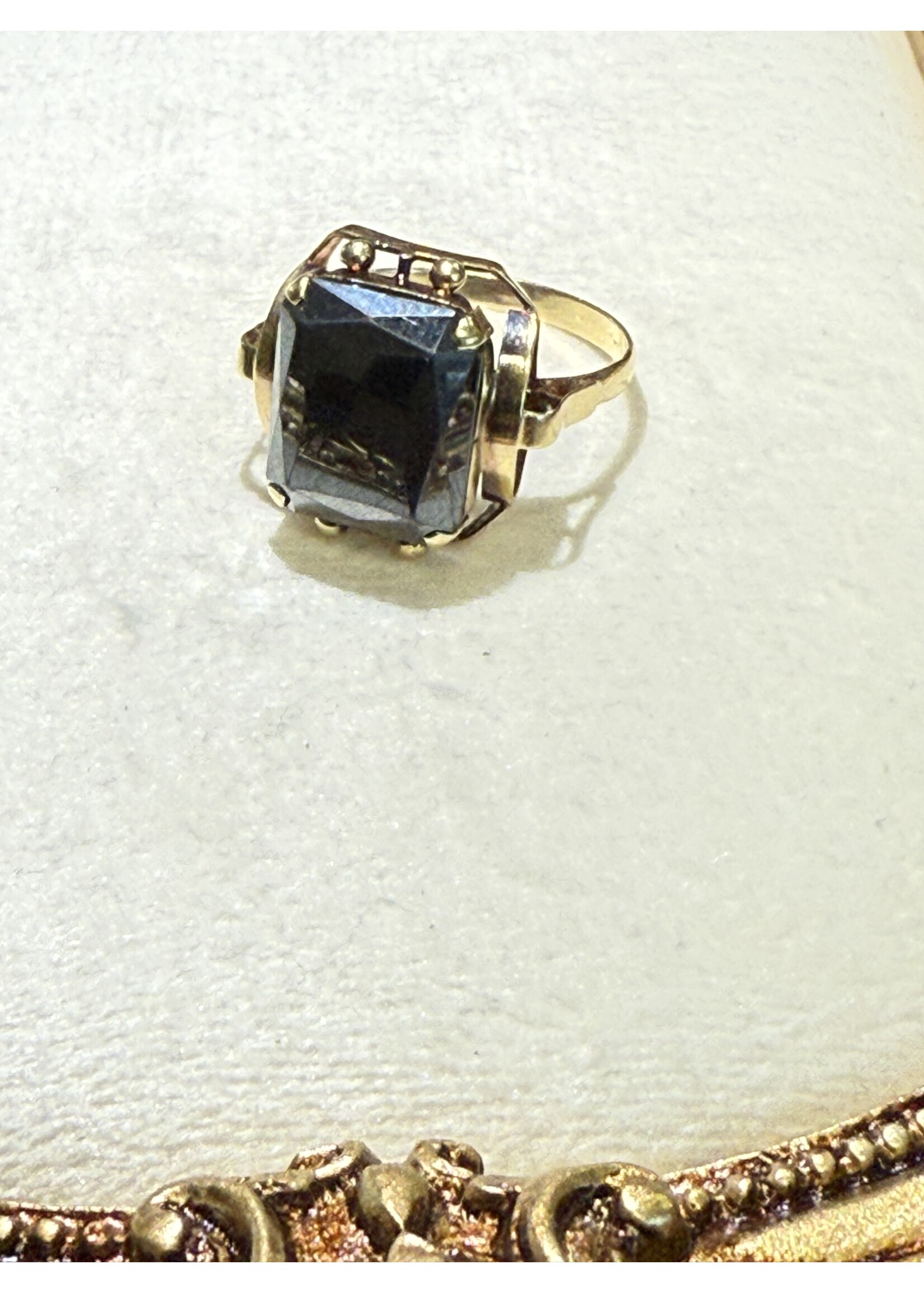 Vintage & Occasion Geelgouden 14k  ring met hematiet - maat 19.25