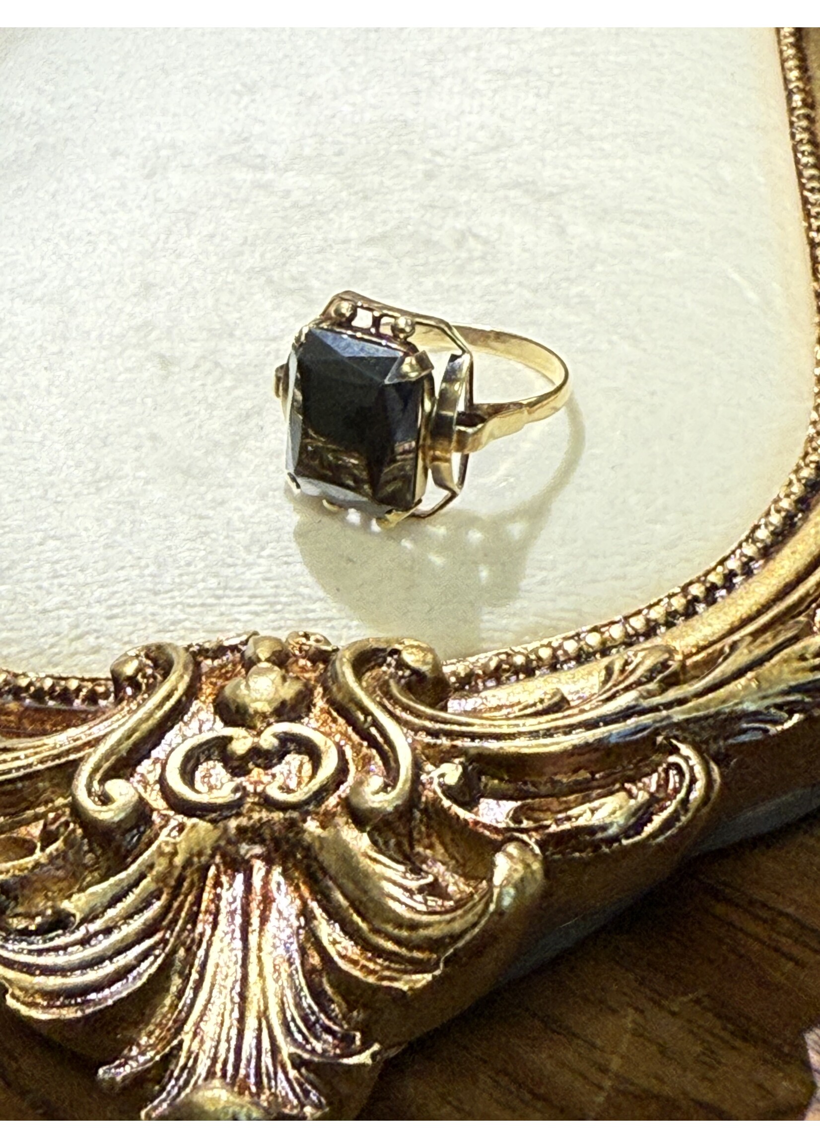 Vintage & Occasion Geelgouden 14k  ring met hematiet - maat 19.25