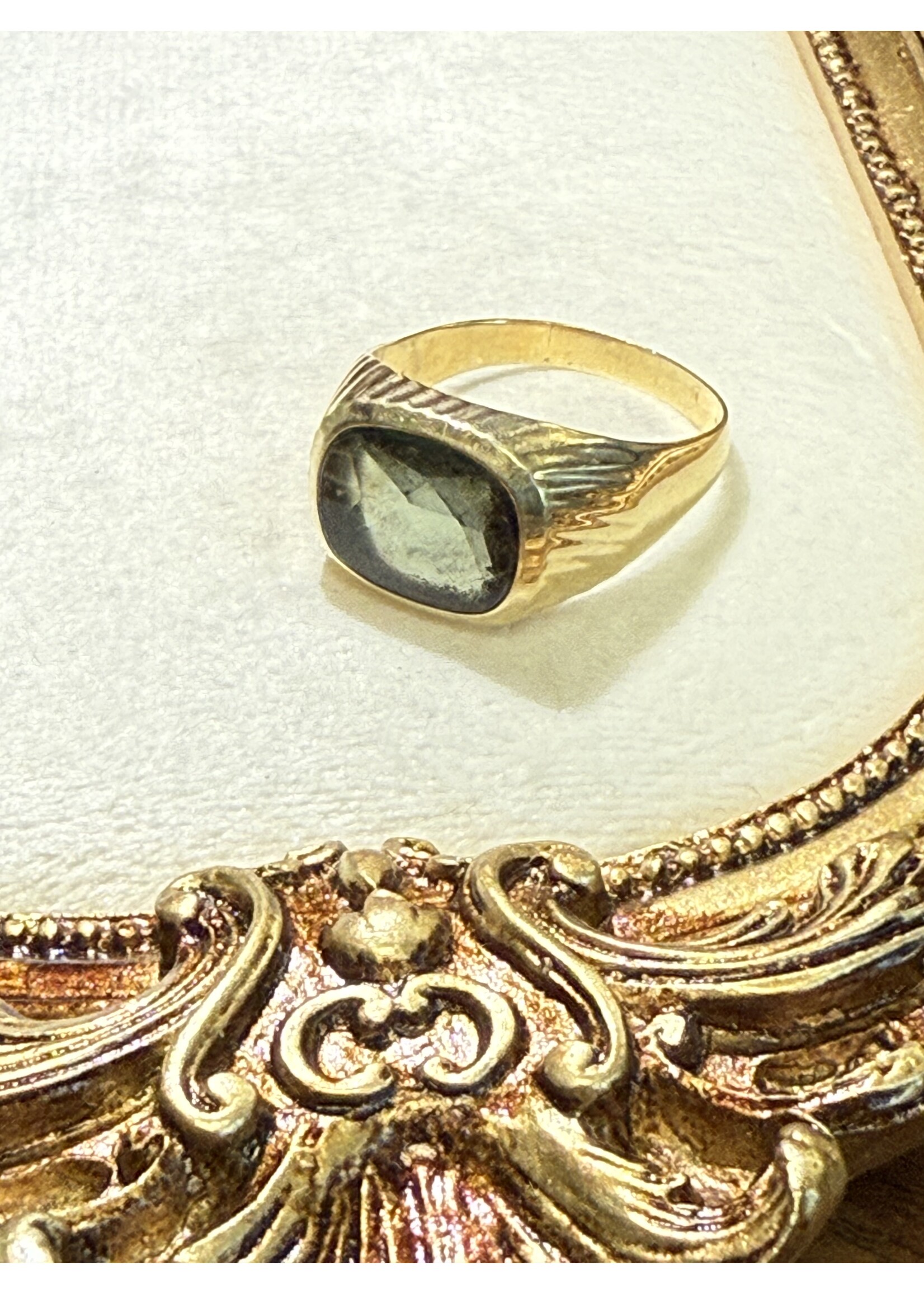 Vintage & Occasion Geelgouden 14 k zegelring met groene steen ovaal - maat 21