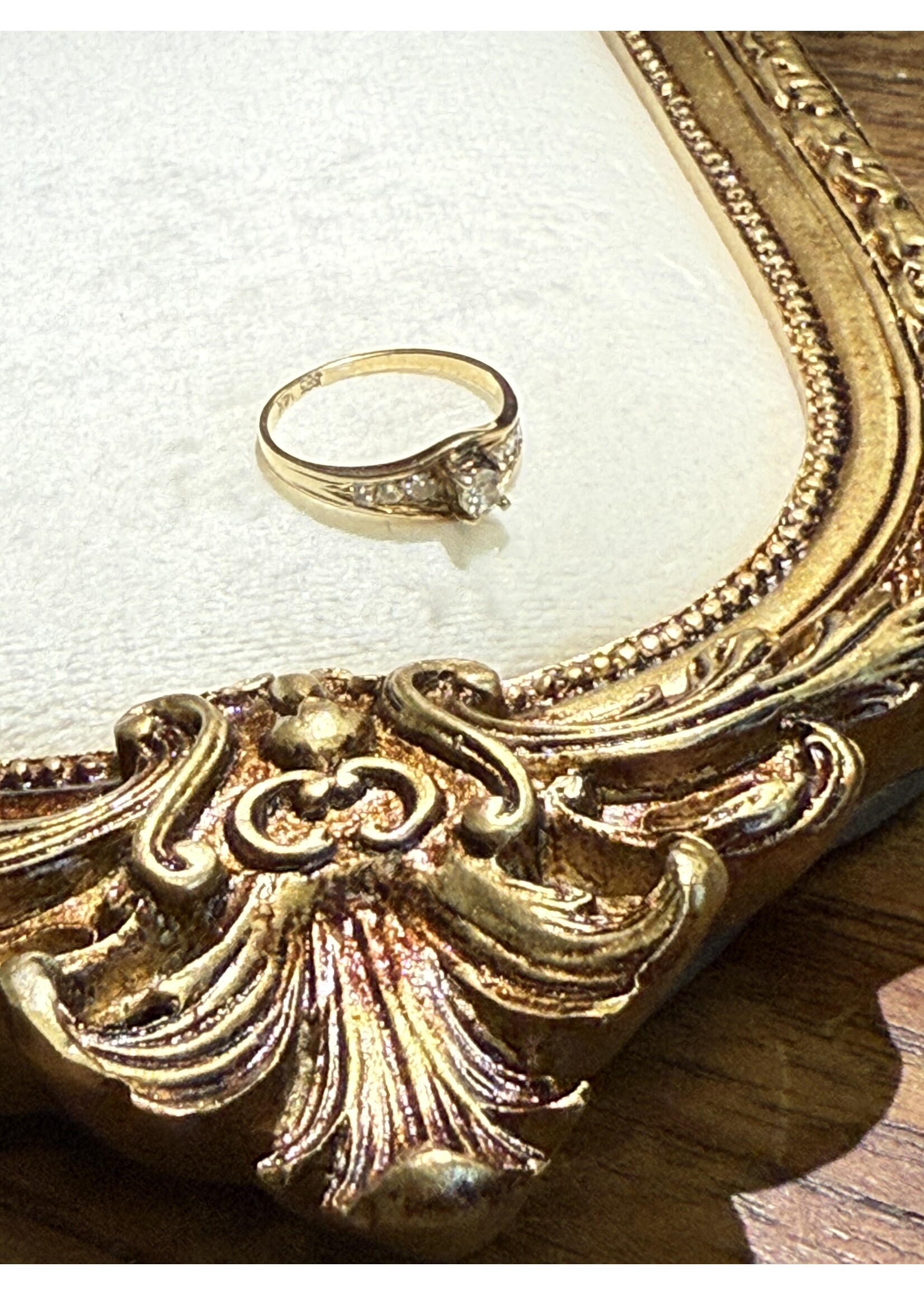 Vintage & Occasion Geelgouden 14 k  ring met briljant - maat 17