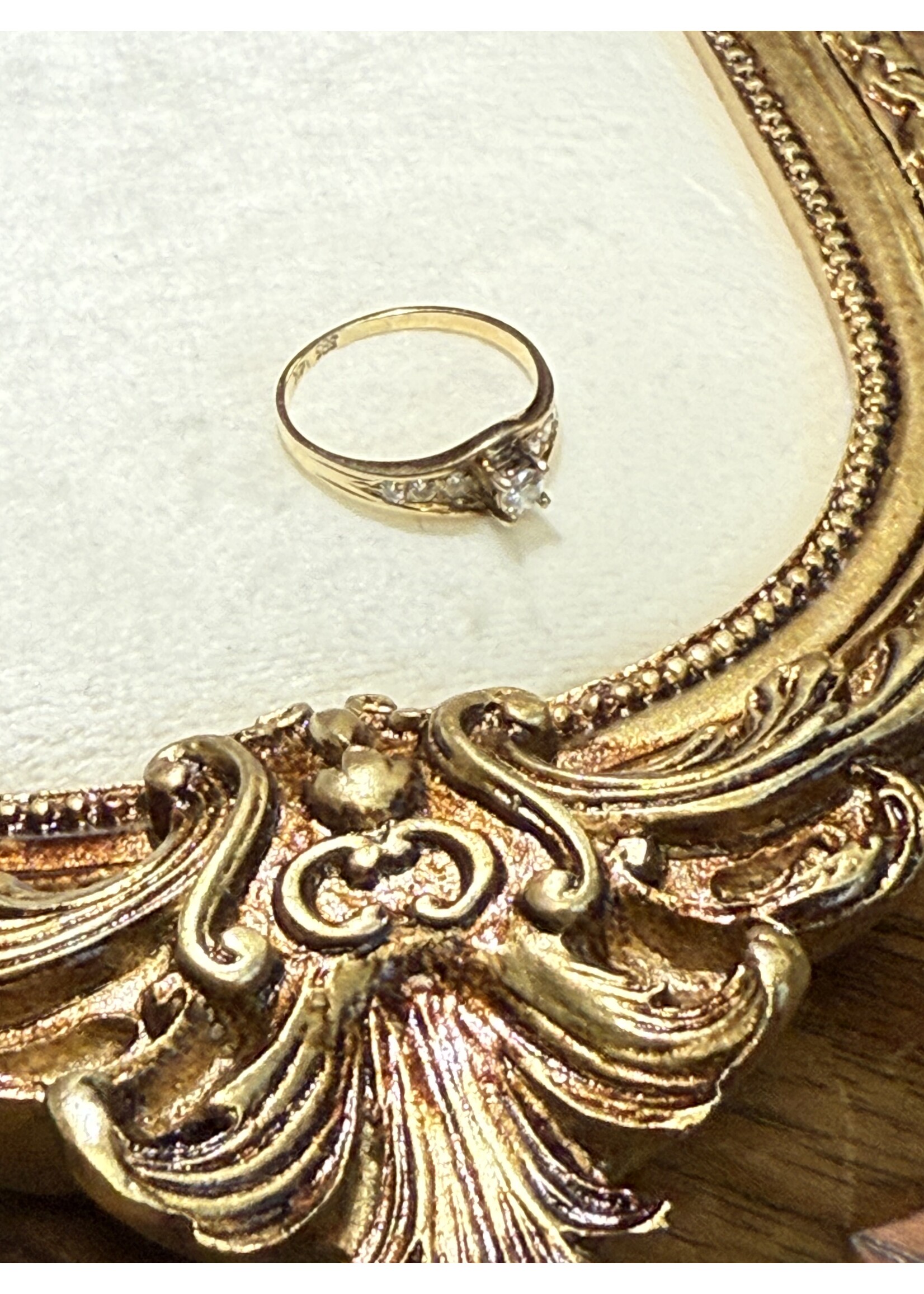 Vintage & Occasion Geelgouden 14 k  ring met briljant - maat 17