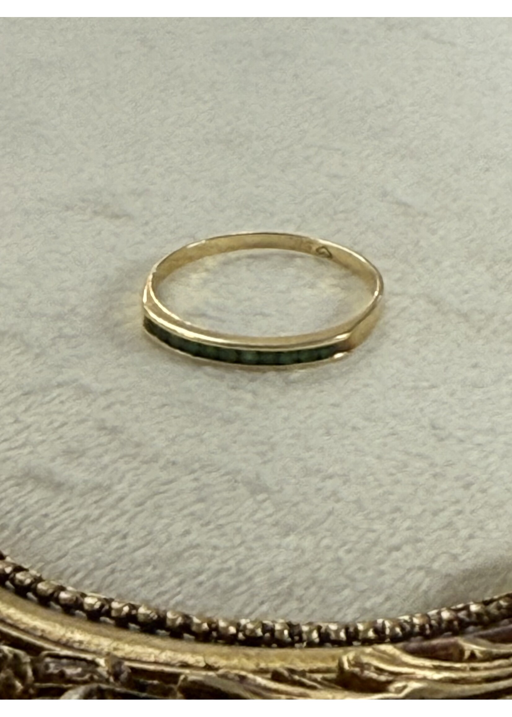 Vintage & Occasion Geelgouden aanschuifring met  smaragd - maat 18