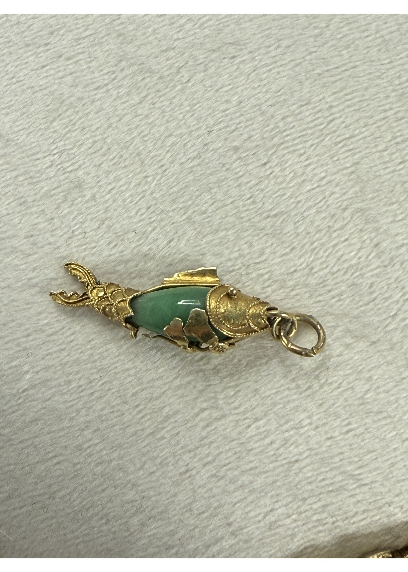 Vintage & Occasion Geelgouden 18k  hanger vis  met jade