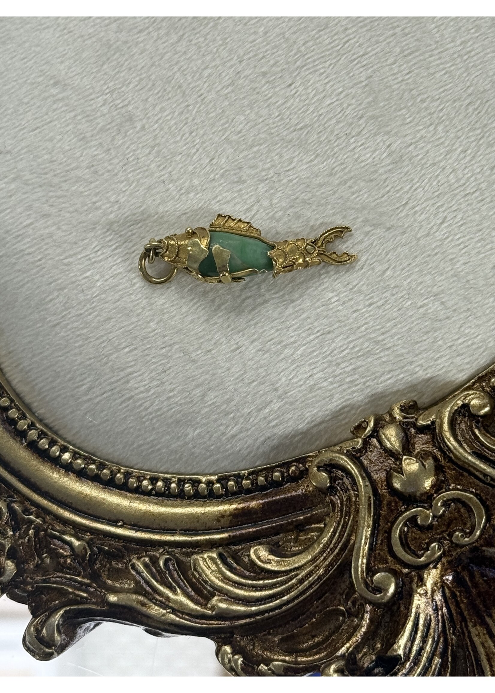 Vintage & Occasion Geelgouden 18k  hanger vis  met jade