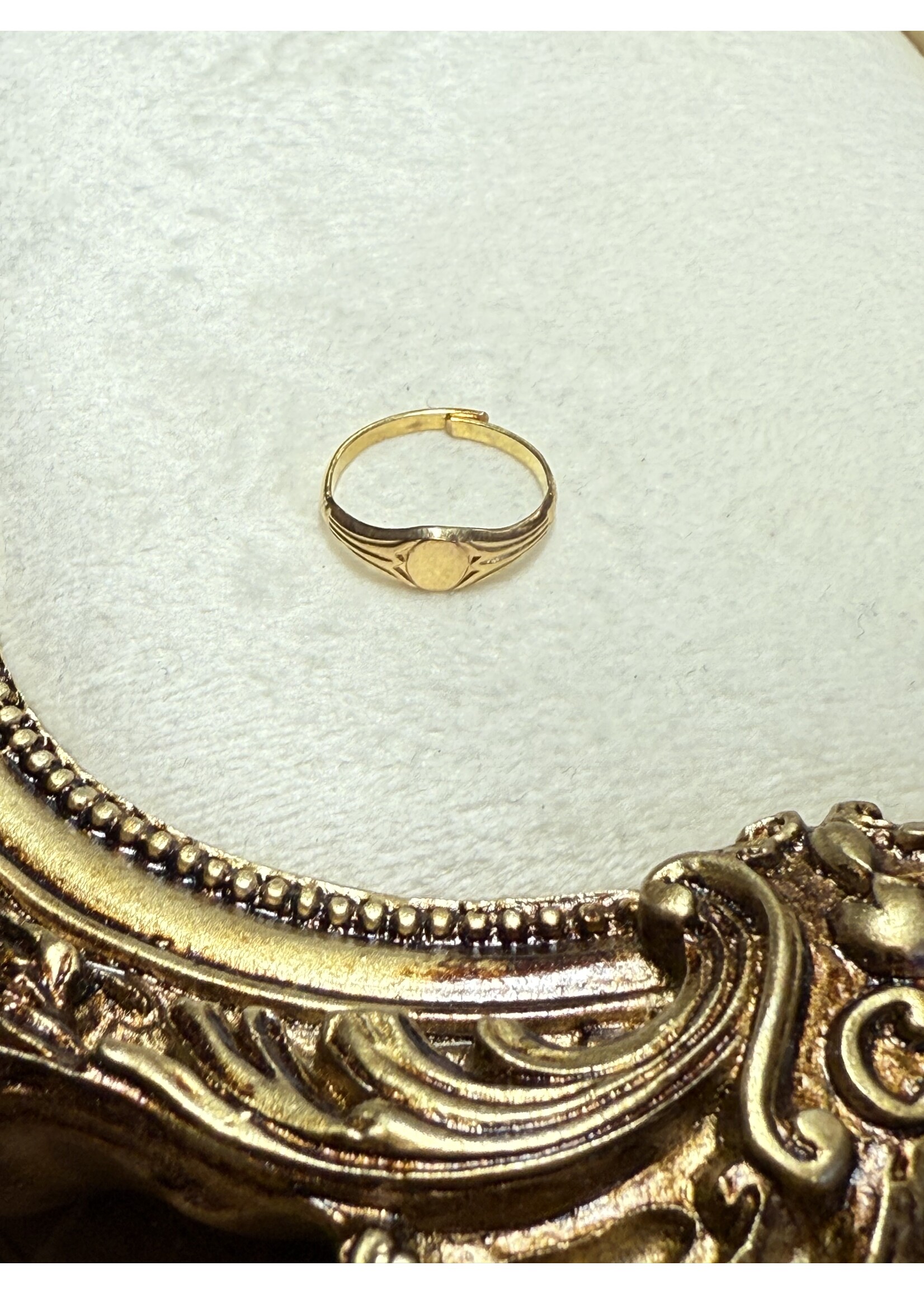 Vintage & Occasion Geelgouden  18k baby zegel ring verstelbaar